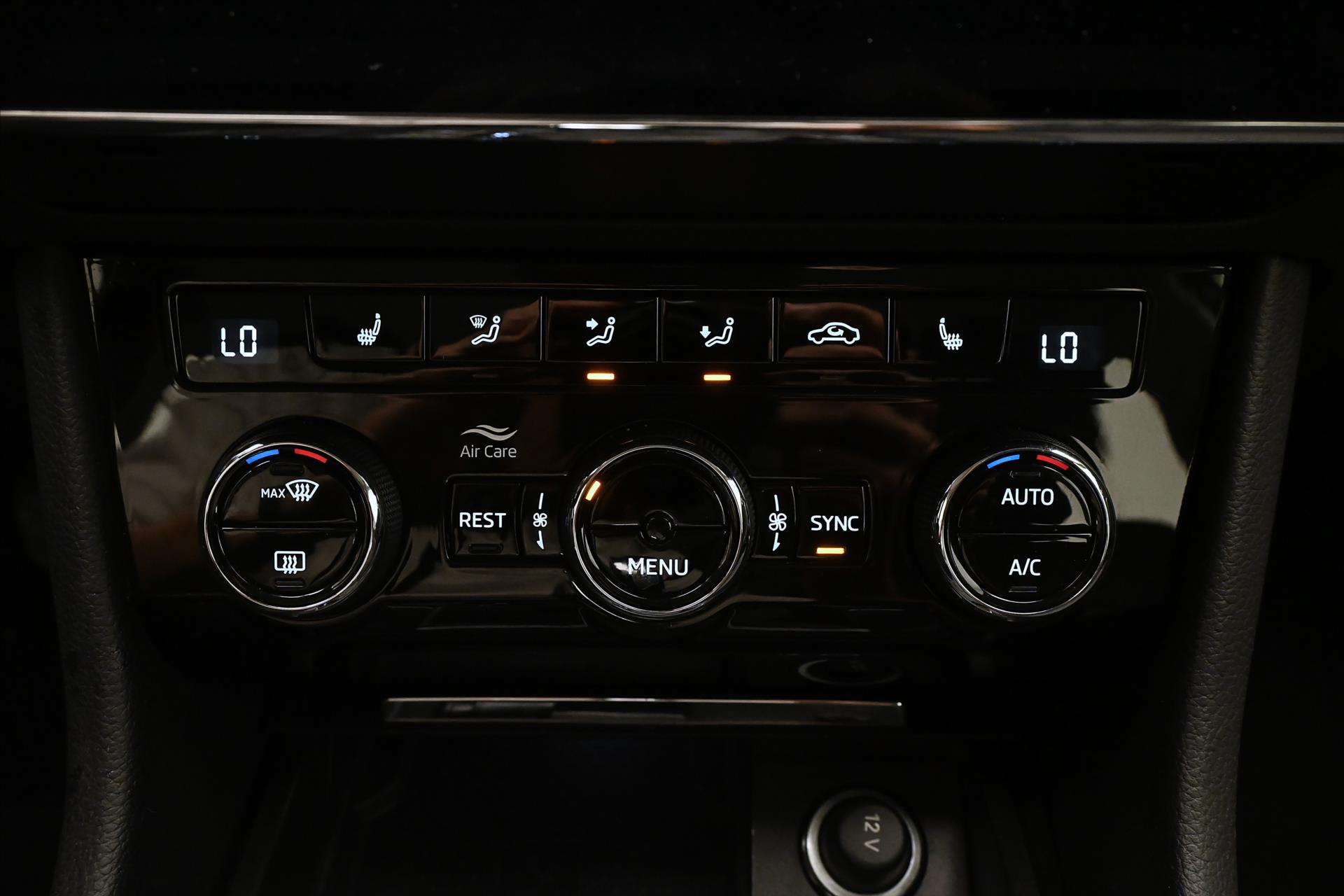 Hlavní fotografie vozu Škoda Superb 2,0 TDI 110kW DSG Style Záruka až 5 let (17)