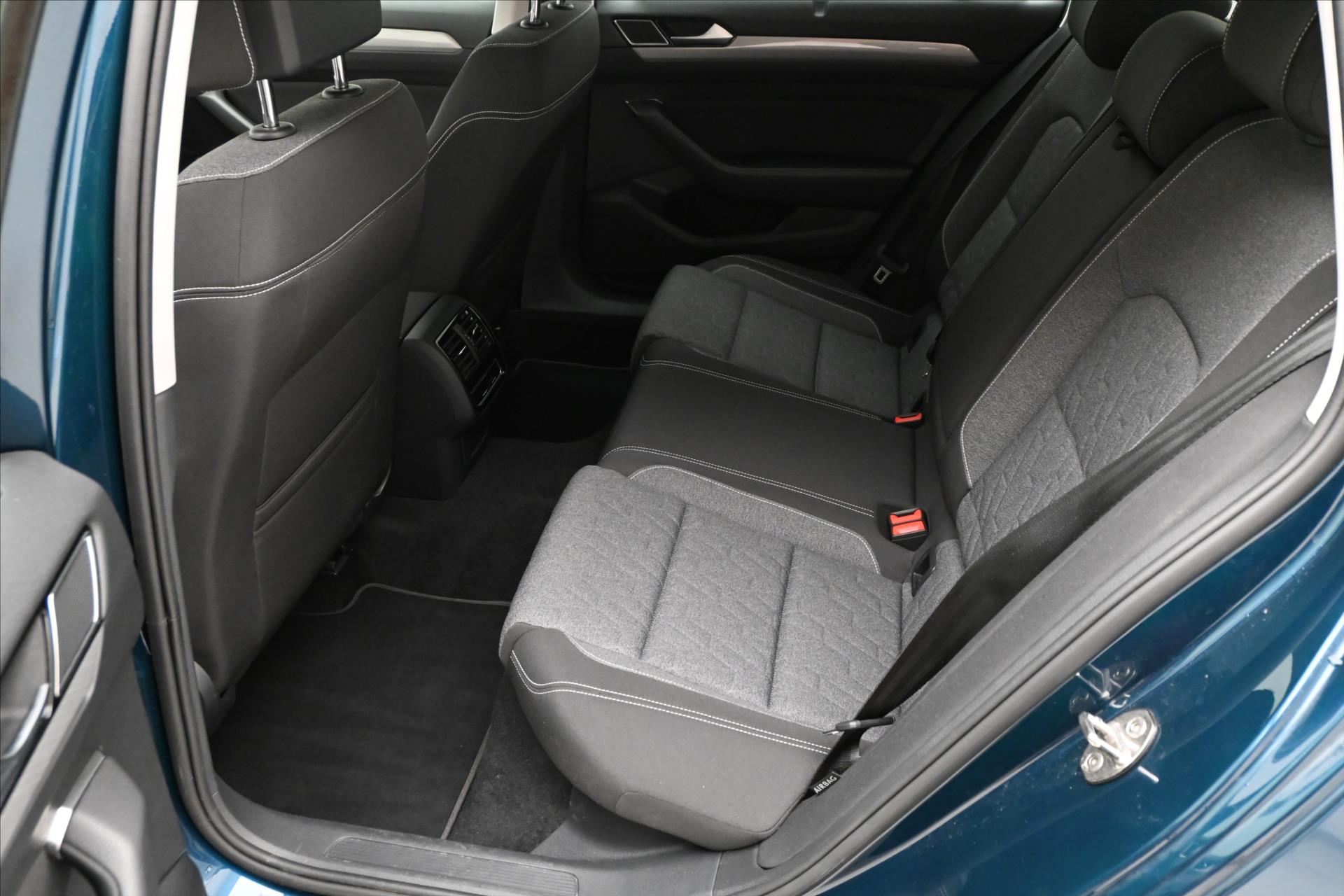 Hlavní fotografie vozu Volkswagen Passat 2,0 TDI 110kW DSG Business Záruka až 5 let (13)
