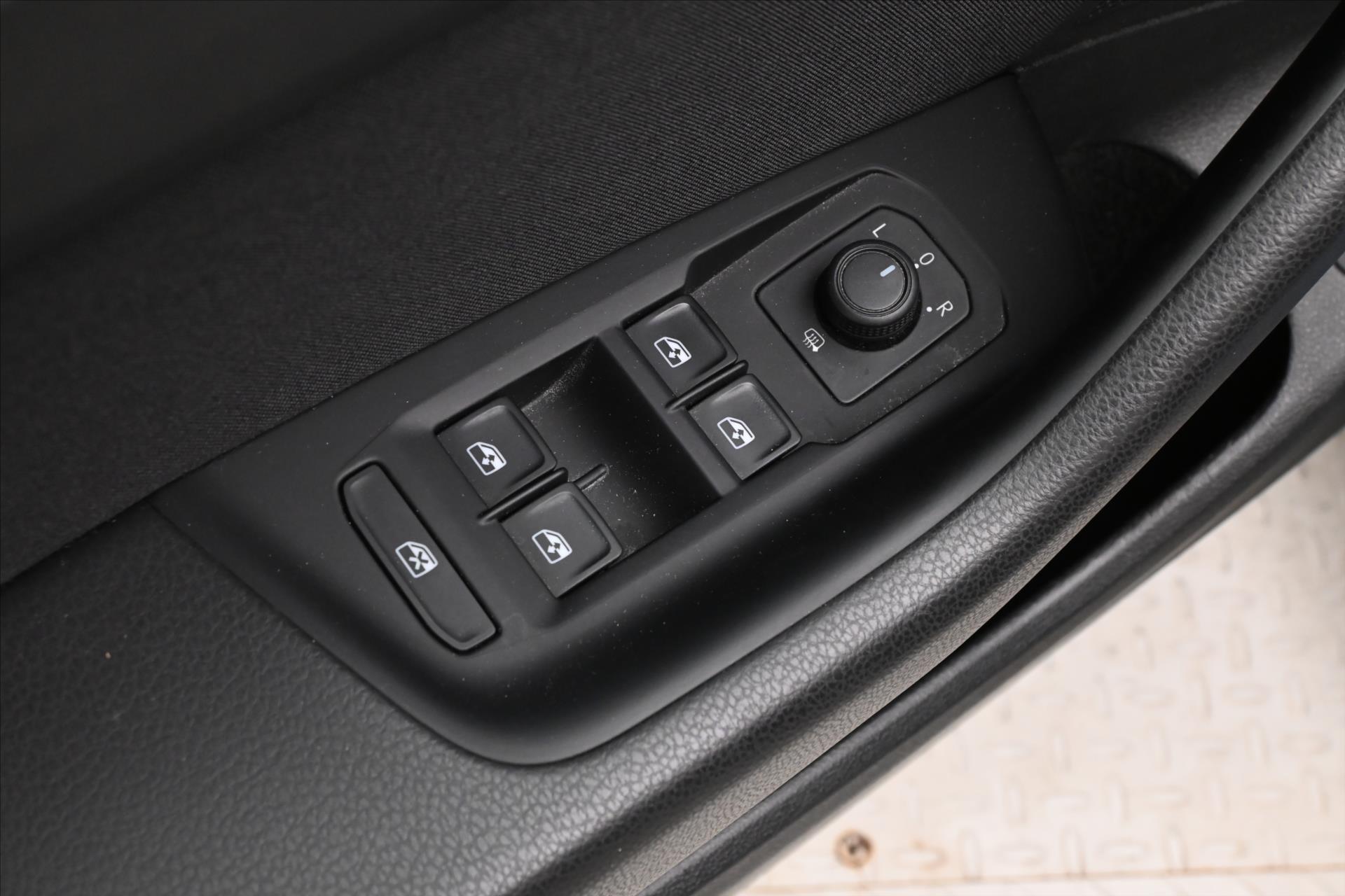 Hlavní fotografie vozu Volkswagen Passat 2,0 TDI 110kW DSG Business Záruka až 5 let (21)