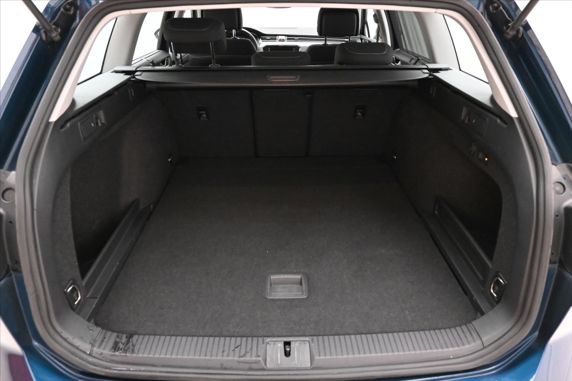 Hlavní fotografie vozu Volkswagen Passat 2,0 TDI 110kW DSG Business Záruka až 5 let (9)