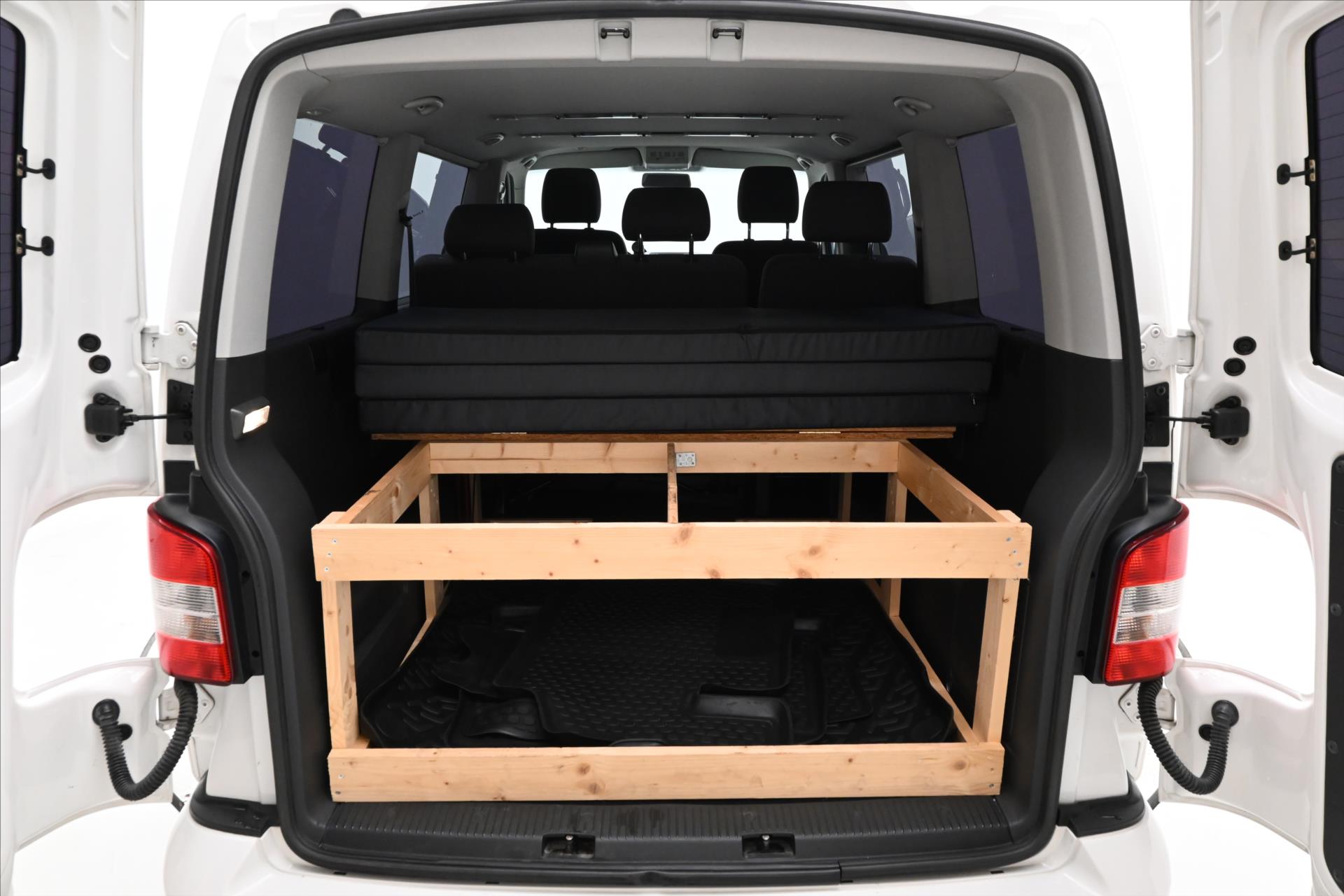 Hlavní fotografie vozu Volkswagen Caravelle 2,0 TDI 132kW Manuál Tažné Záruka až 5 let (10)