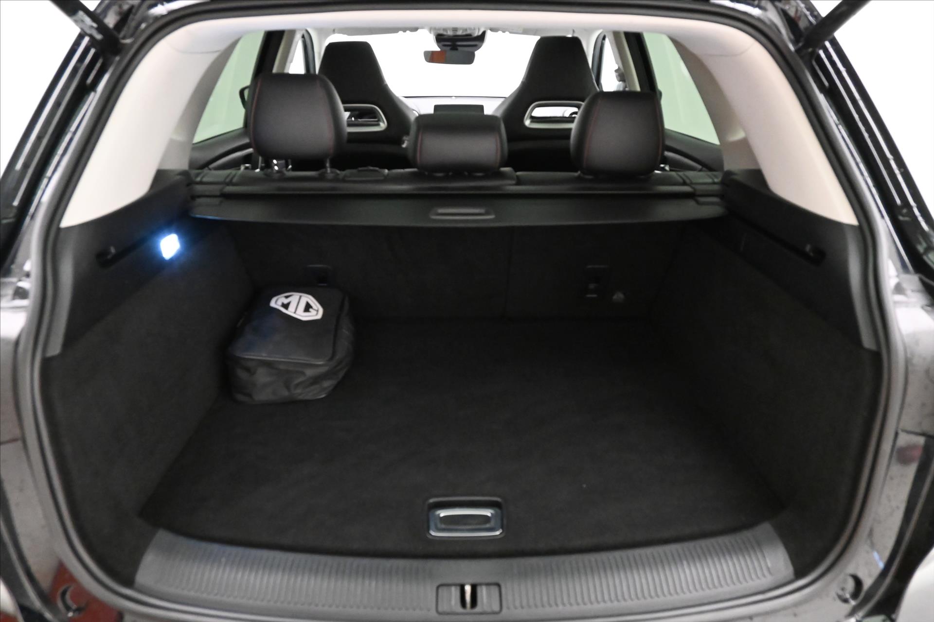 Hlavní fotografie vozu MG eHS 1,5 TGI PHEV 119 kW ELEGANCE Záruka až 5 let (10)
