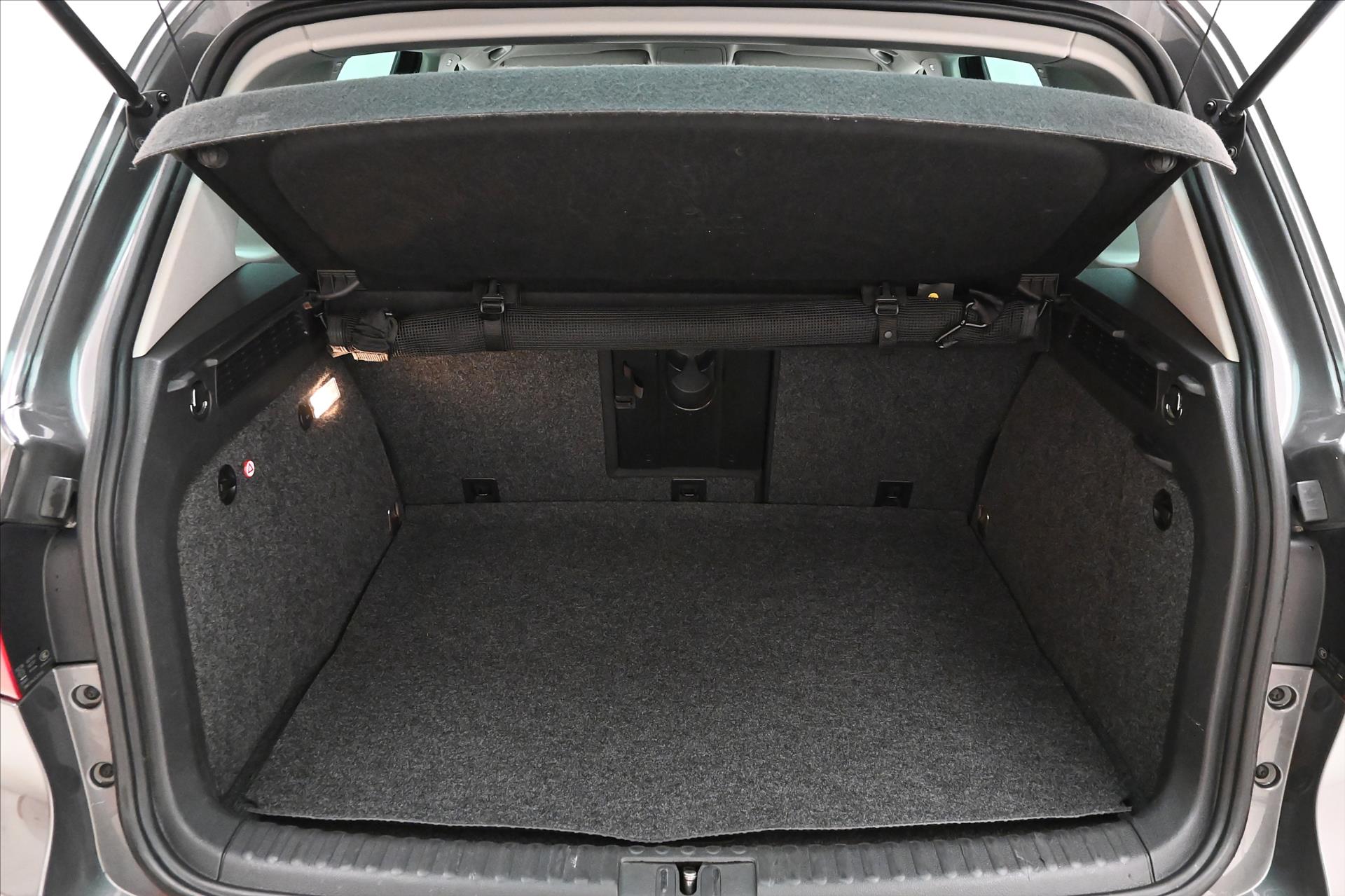 Hlavní fotografie vozu Volkswagen Tiguan 2,0 TDI 103kW 4x4 Manuál Záruka až 5 let (10)