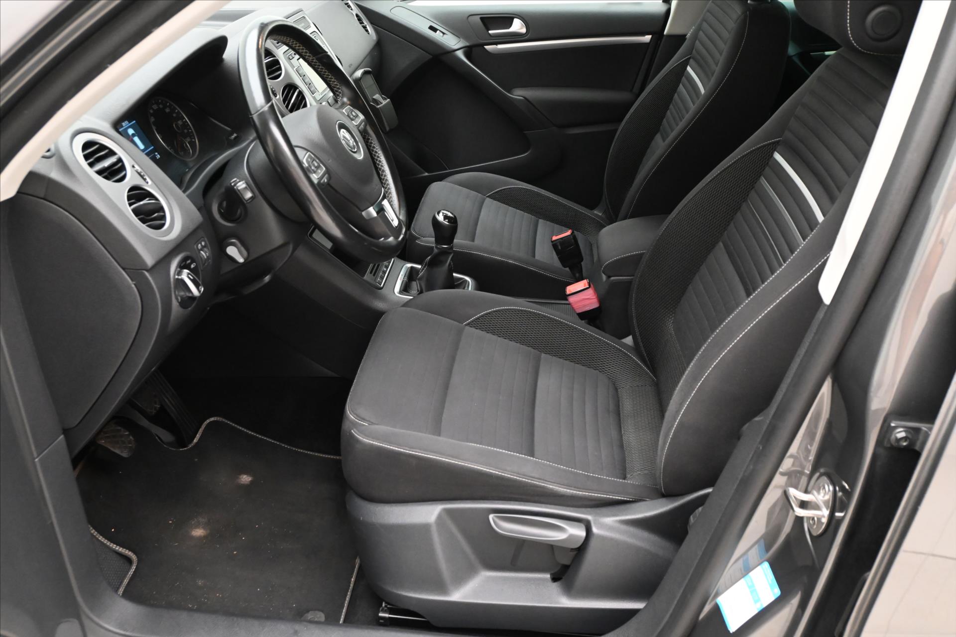 Hlavní fotografie vozu Volkswagen Tiguan 2,0 TDI 103kW 4x4 Manuál Záruka až 5 let (13)