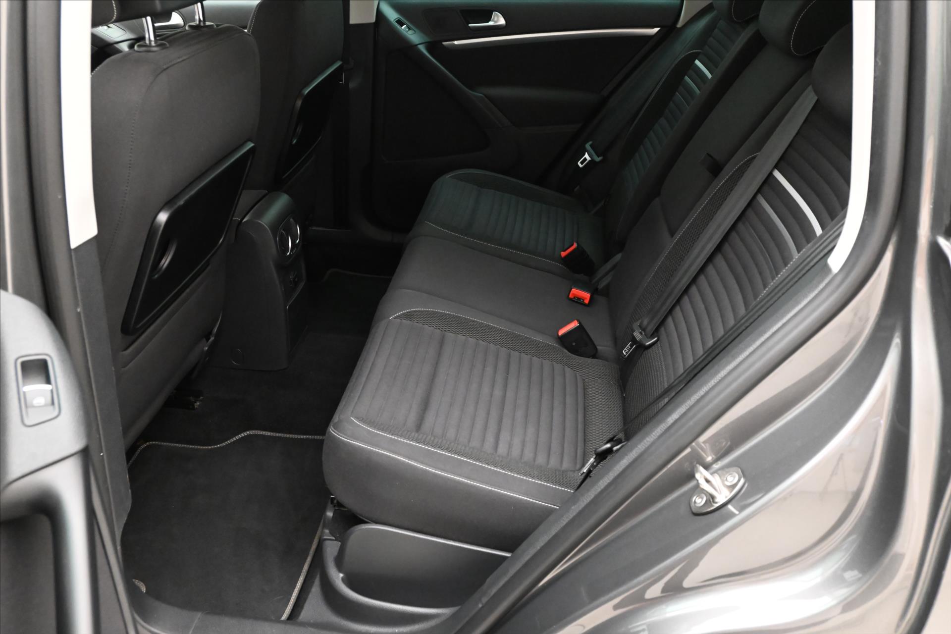 Hlavní fotografie vozu Volkswagen Tiguan 2,0 TDI 103kW 4x4 Manuál Záruka až 5 let (14)