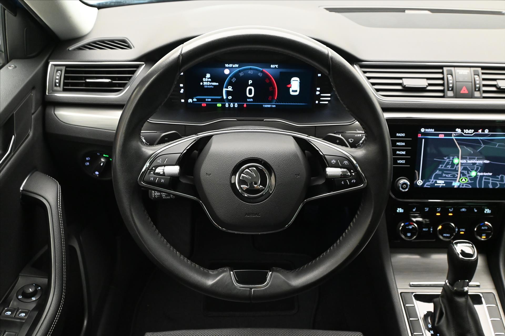 Hlavní fotografie vozu Škoda Superb 2,0 TDI 110 kW DSG Style Záruka až 5 let (18)