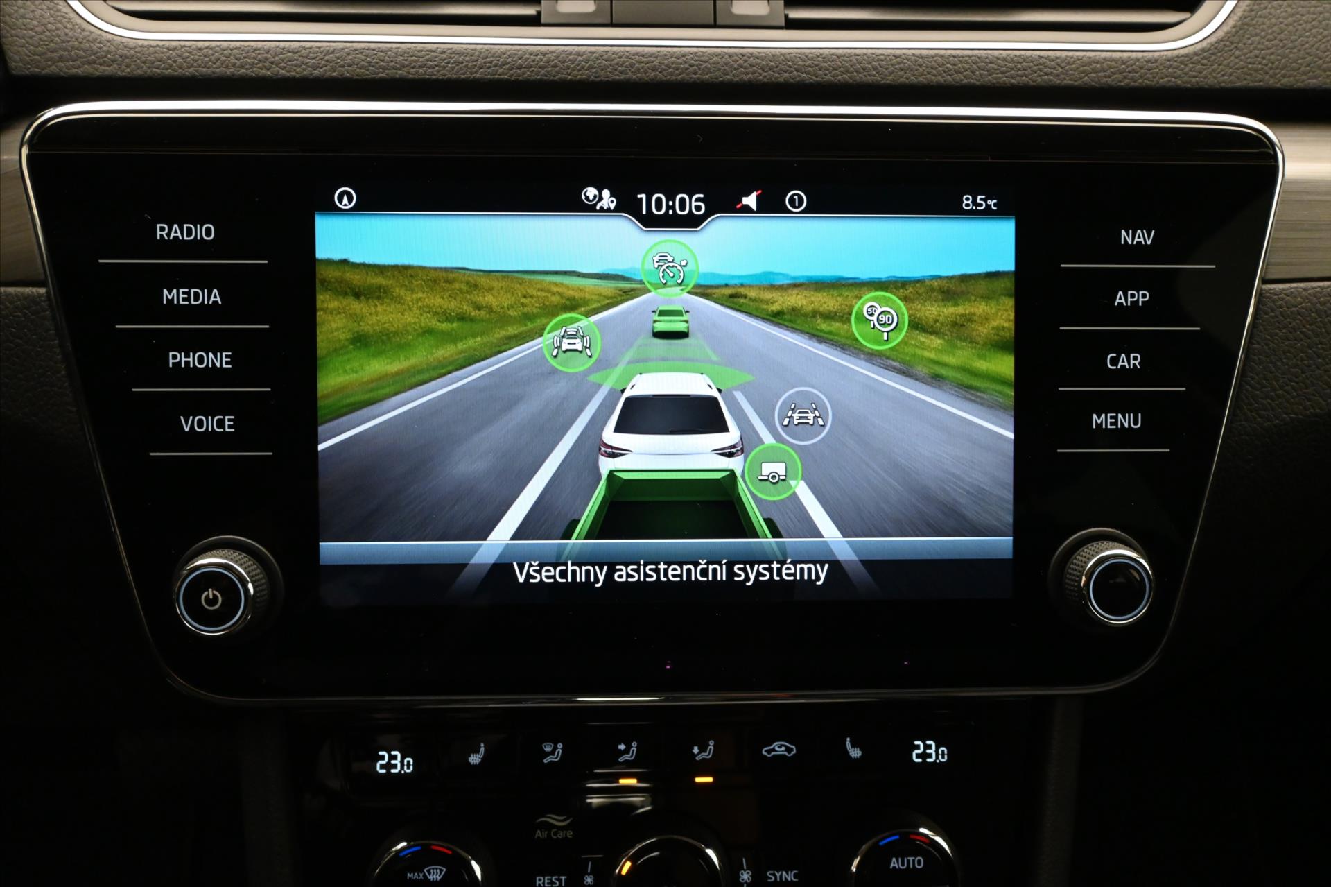 Hlavní fotografie vozu Škoda Superb 2,0 TDI 110 kW DSG Style Záruka až 5 let (19)