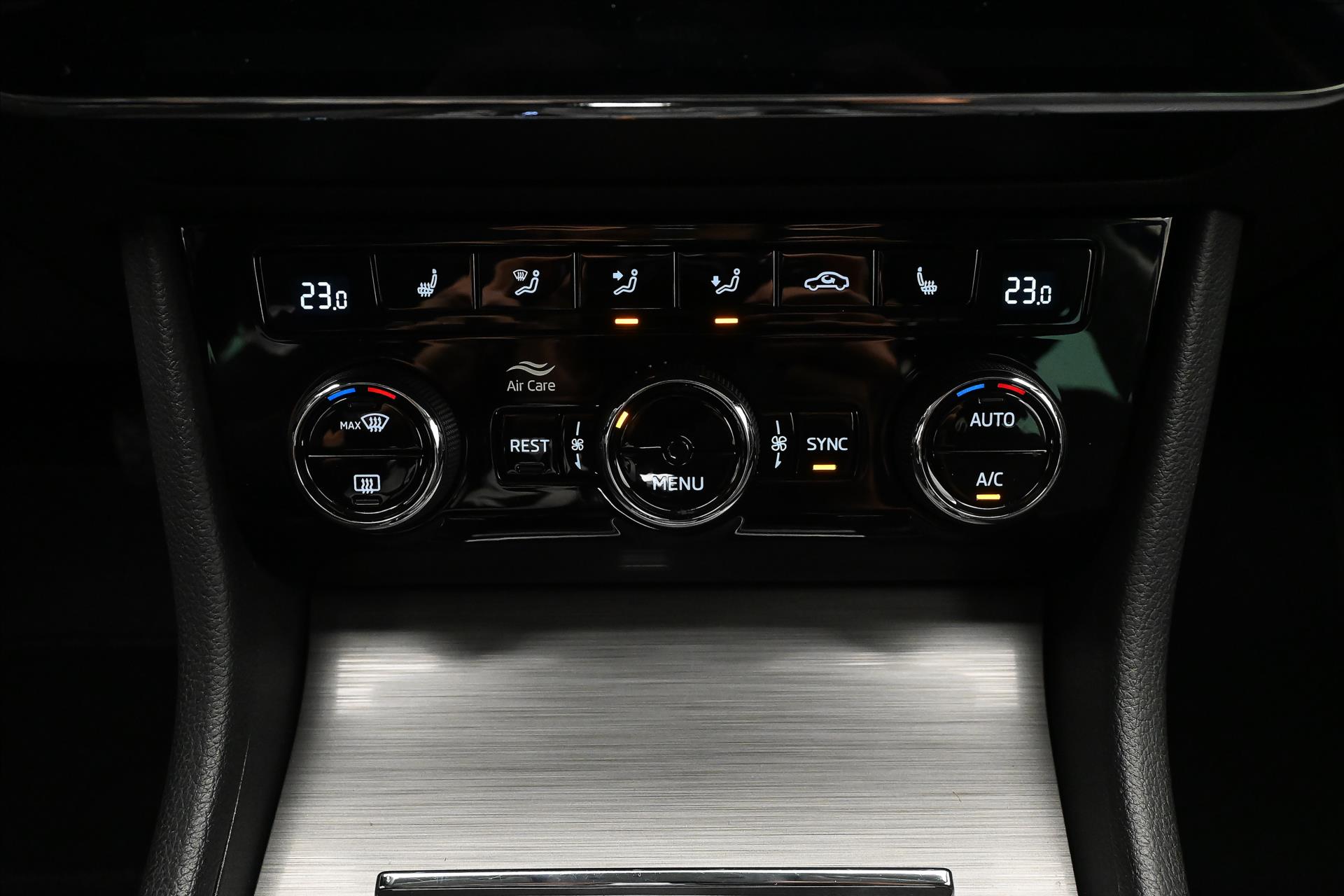 Hlavní fotografie vozu Škoda Superb 2,0 TDI 110 kW DSG Style Záruka až 5 let (21)