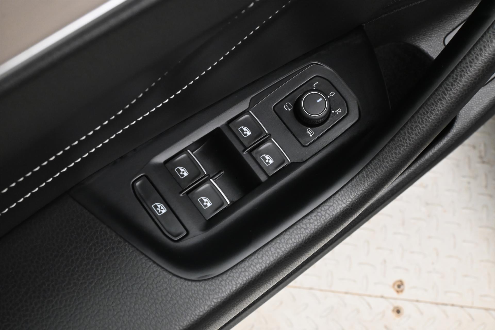 Hlavní fotografie vozu Volkswagen Passat 2,0 TDI 110 kW DSG ELEGANCE Záruka až 5 let (26)