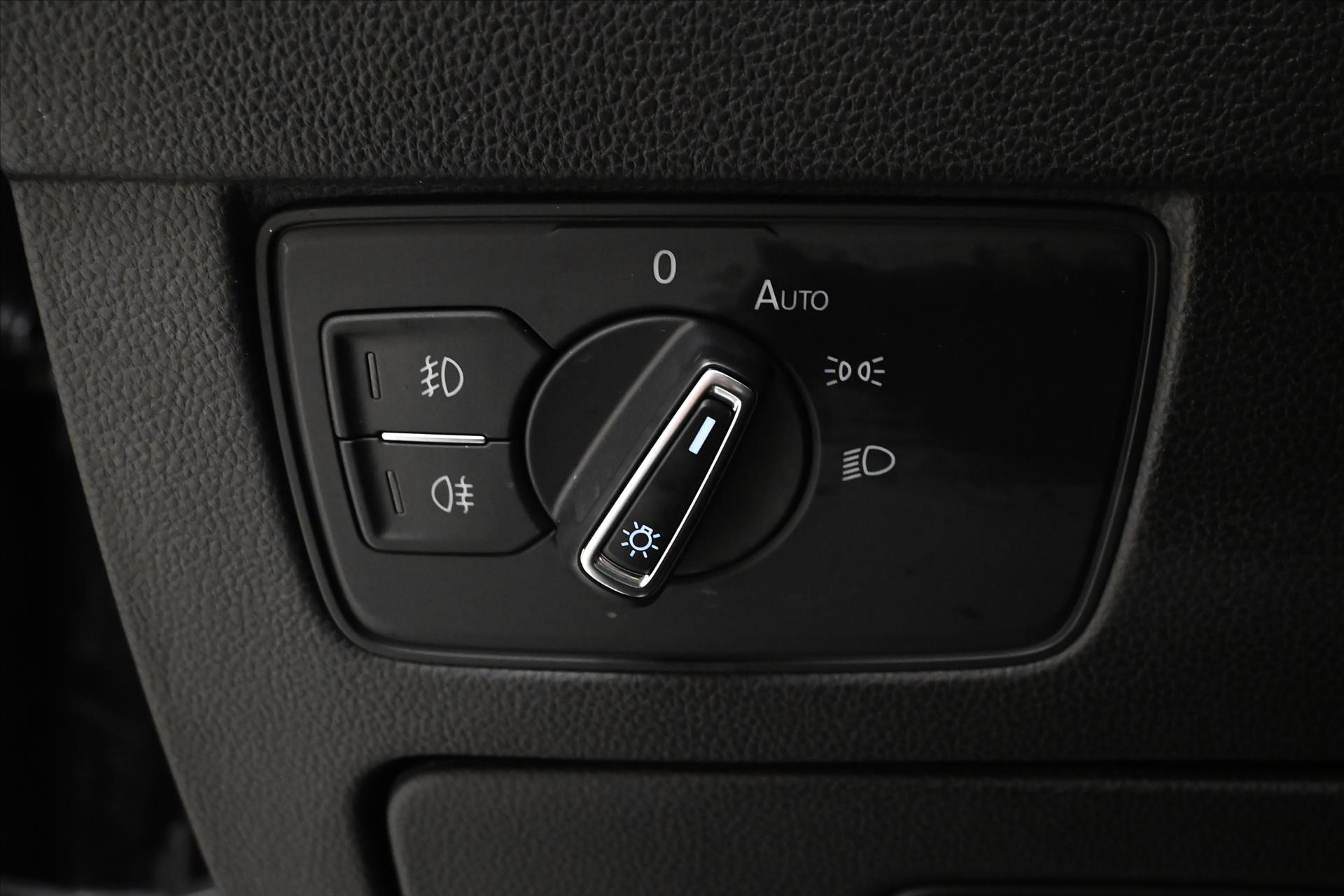 Hlavní fotografie vozu Volkswagen Passat 2,0 TDI 110 kW DSG ELEGANCE Záruka až 5 let (27)