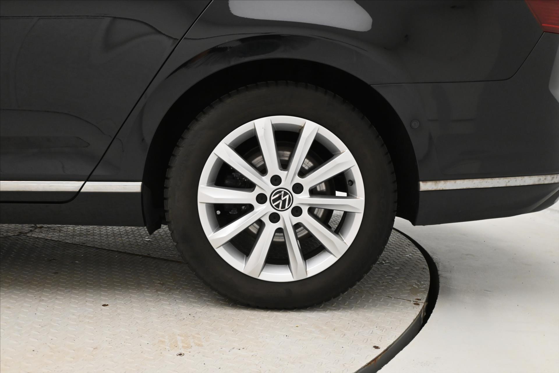 Hlavní fotografie vozu Volkswagen Passat 2,0 TDI 110 kW DSG ELEGANCE Záruka až 5 let (32)