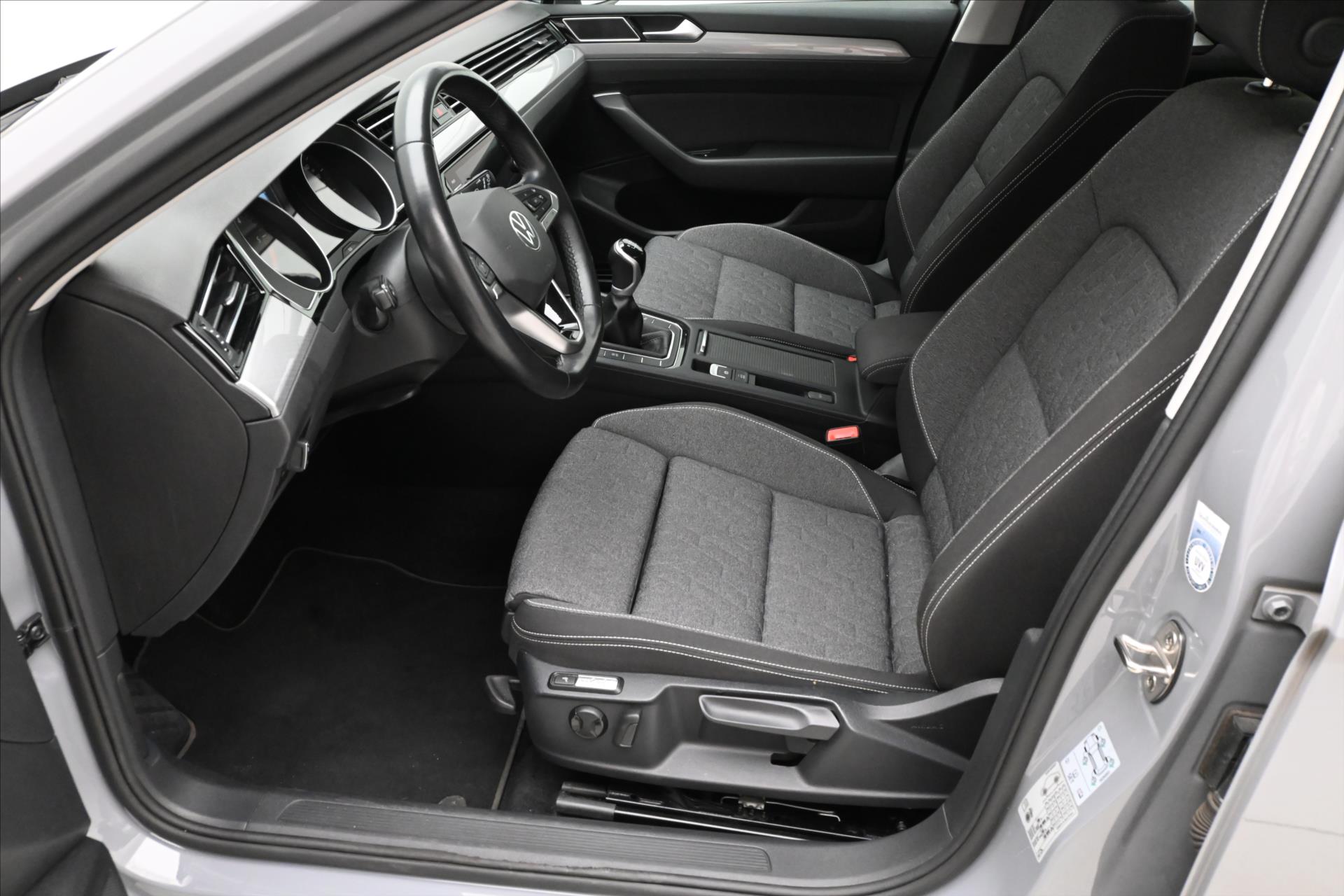 Hlavní fotografie vozu Volkswagen Passat 2,0 TDI 110kW Business Záruka až 5 let (11)
