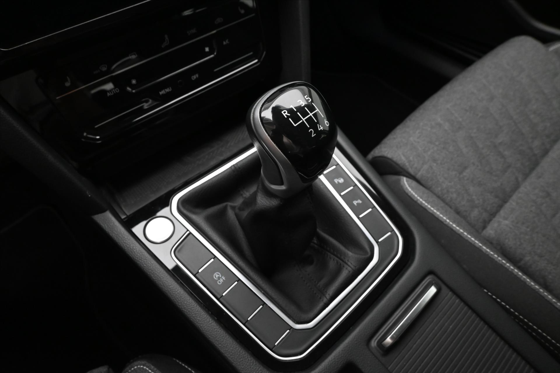 Hlavní fotografie vozu Volkswagen Passat 2,0 TDI 110kW Business Záruka až 5 let (18)