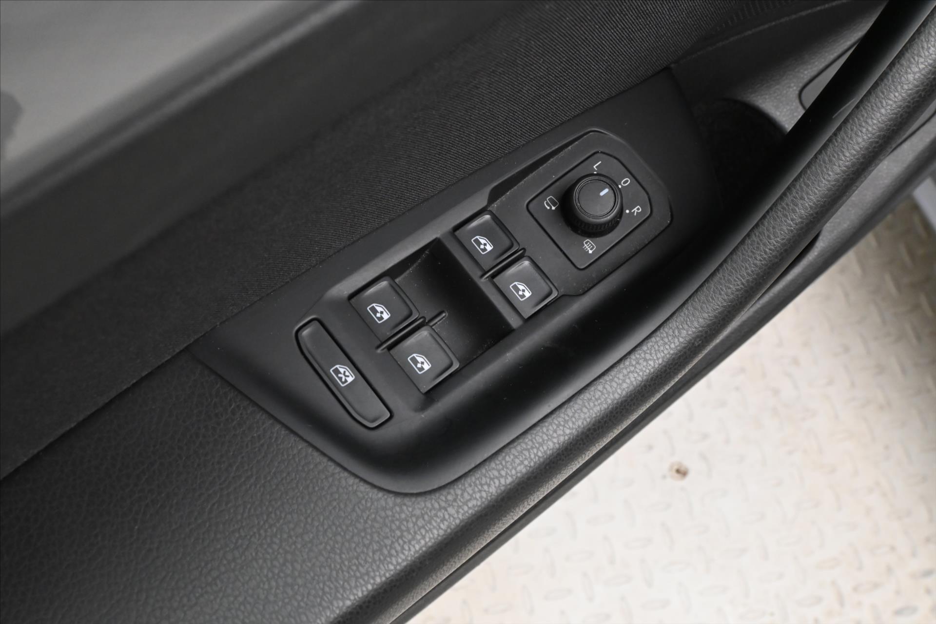 Hlavní fotografie vozu Volkswagen Passat 2,0 TDI 110kW Business Záruka až 5 let (21)