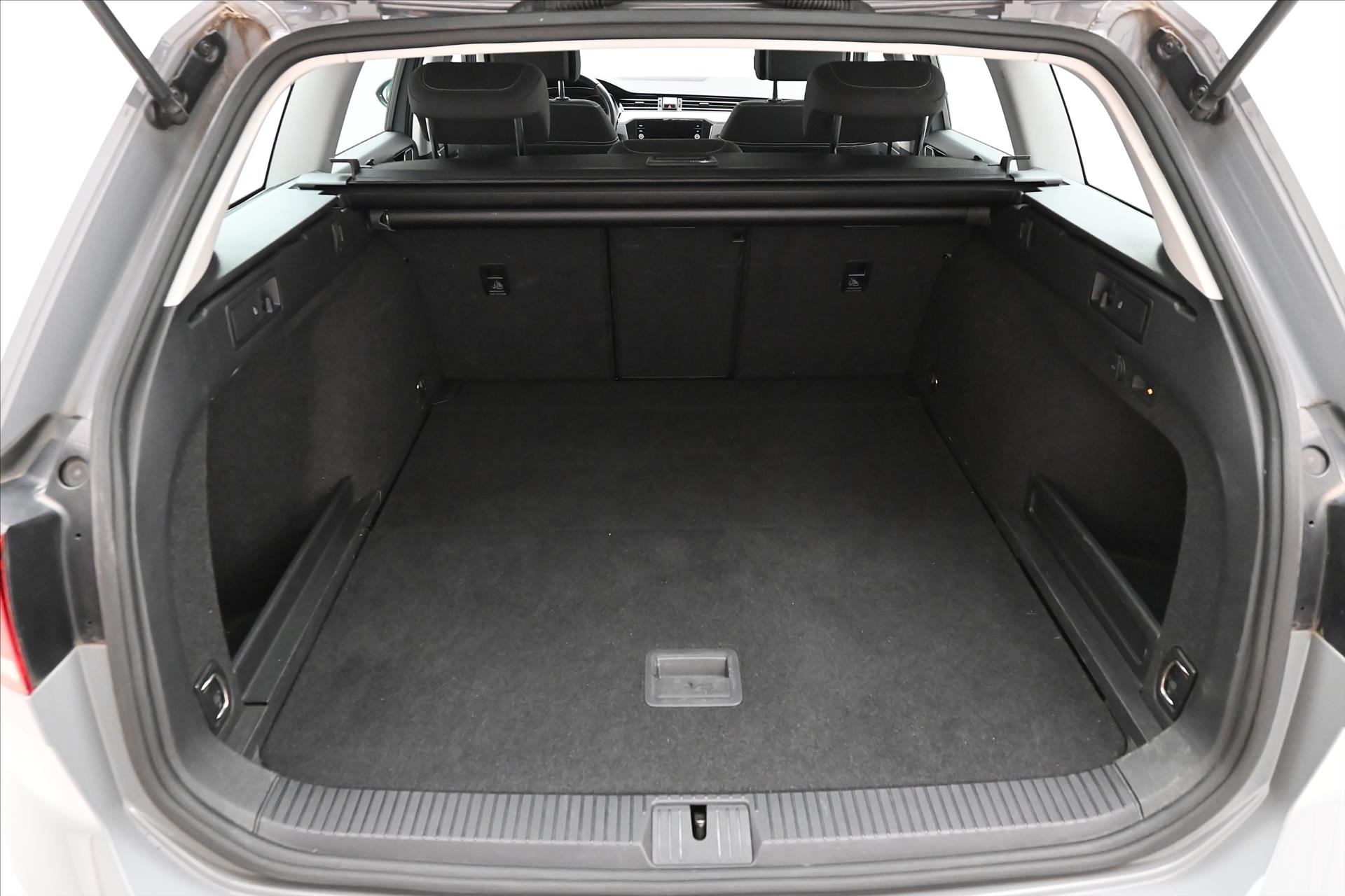 Hlavní fotografie vozu Volkswagen Passat 2,0 TDI 110kW Business Záruka až 5 let (9)