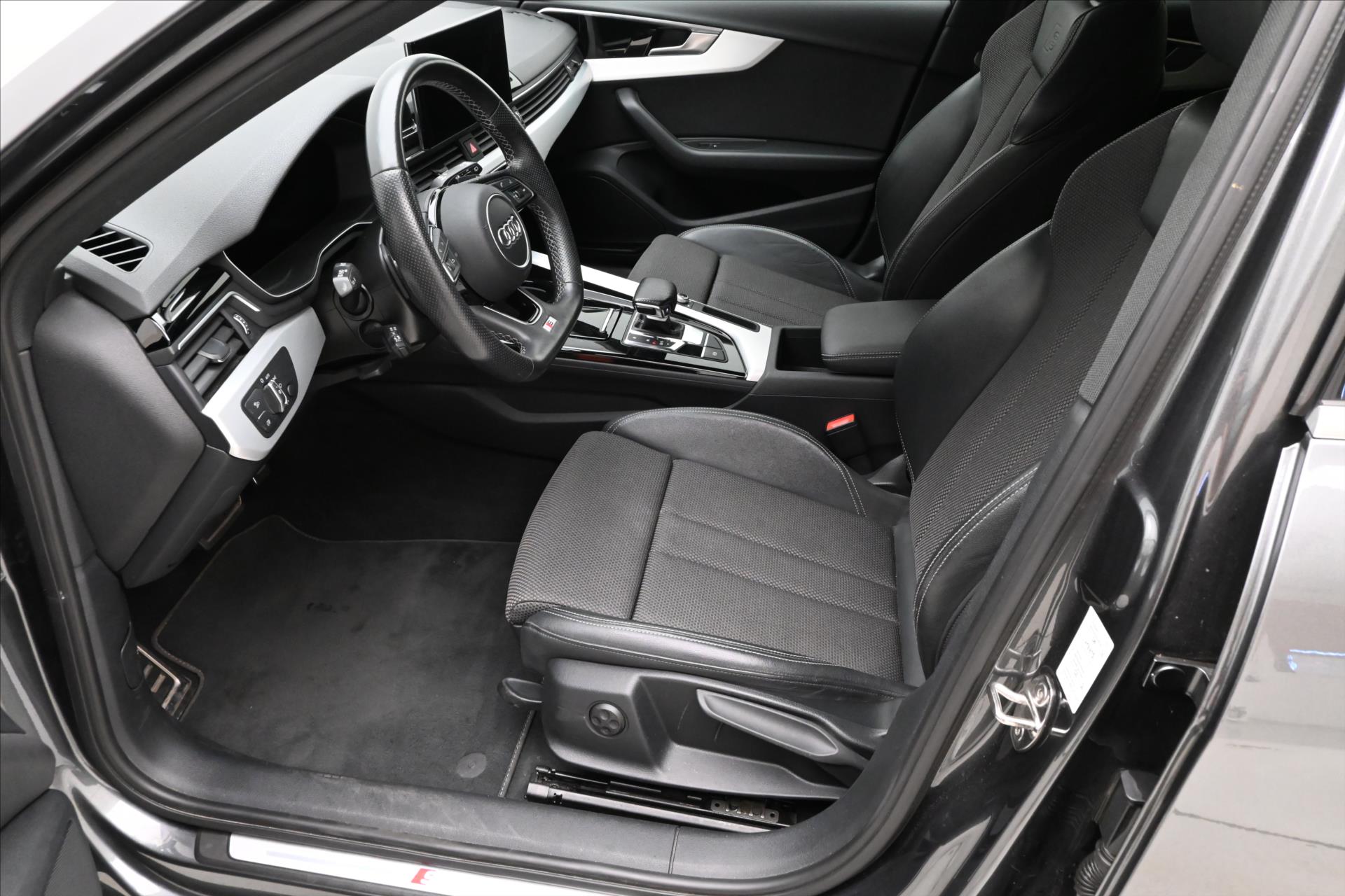 Hlavní fotografie vozu Audi A4 2,0 TDI 120kW S-LINE S-Tronic Záruka až 5 let (12)