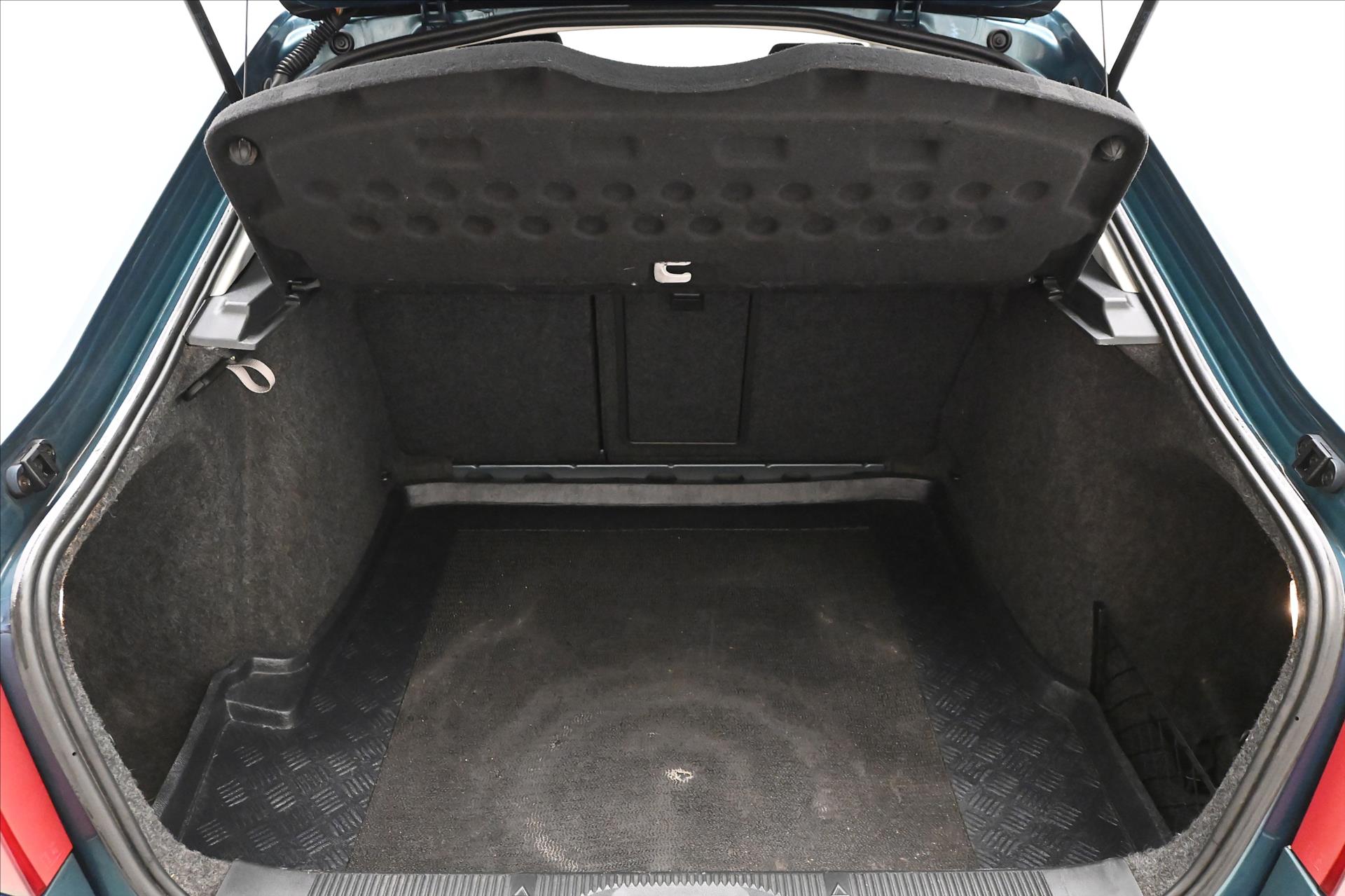 Hlavní fotografie vozu Škoda Octavia 1,9 TDI 77kW STK do 3/2028 (10)
