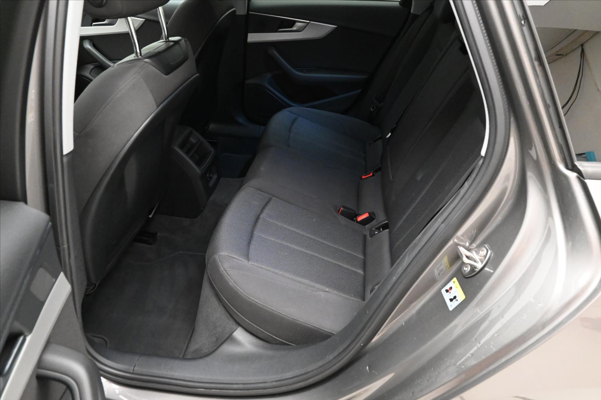 Hlavní fotografie vozu Audi A4 Avant 2,0 TDI 120kW Mild Hybrid Záruka až 5 let (13)