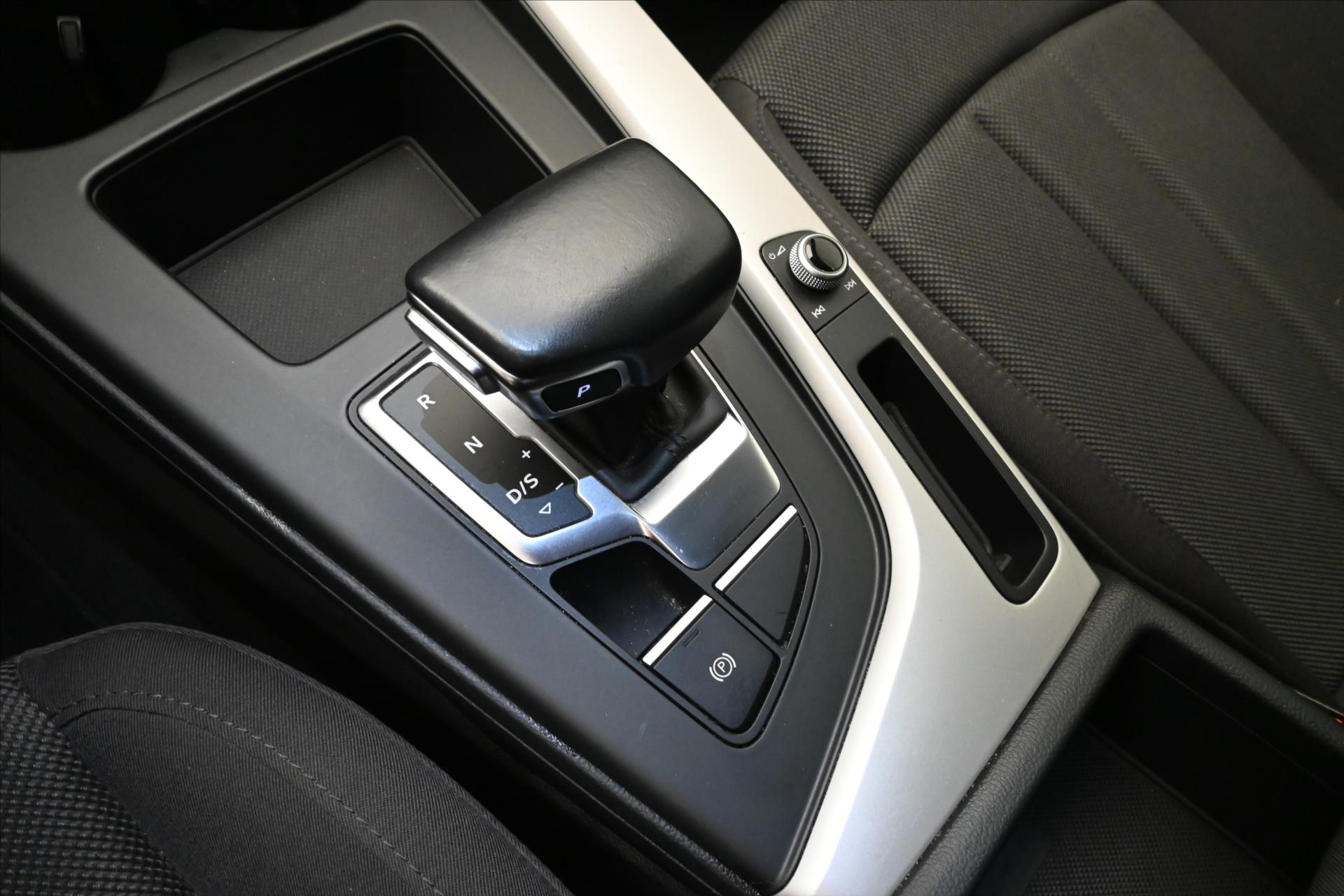 Hlavní fotografie vozu Audi A4 Avant 2,0 TDI 120kW Mild Hybrid Záruka až 5 let (19)