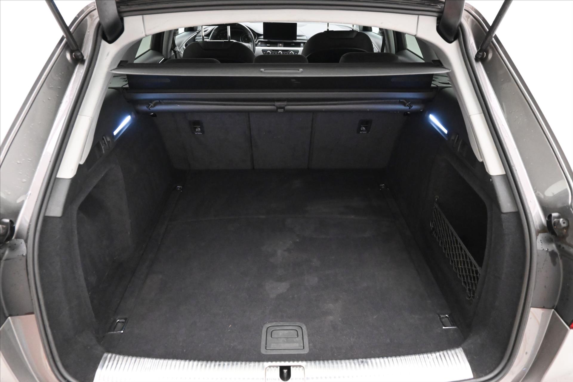 Hlavní fotografie vozu Audi A4 2,0 TDI 120kW Mild Hybrid Záruka až 5 let (9)