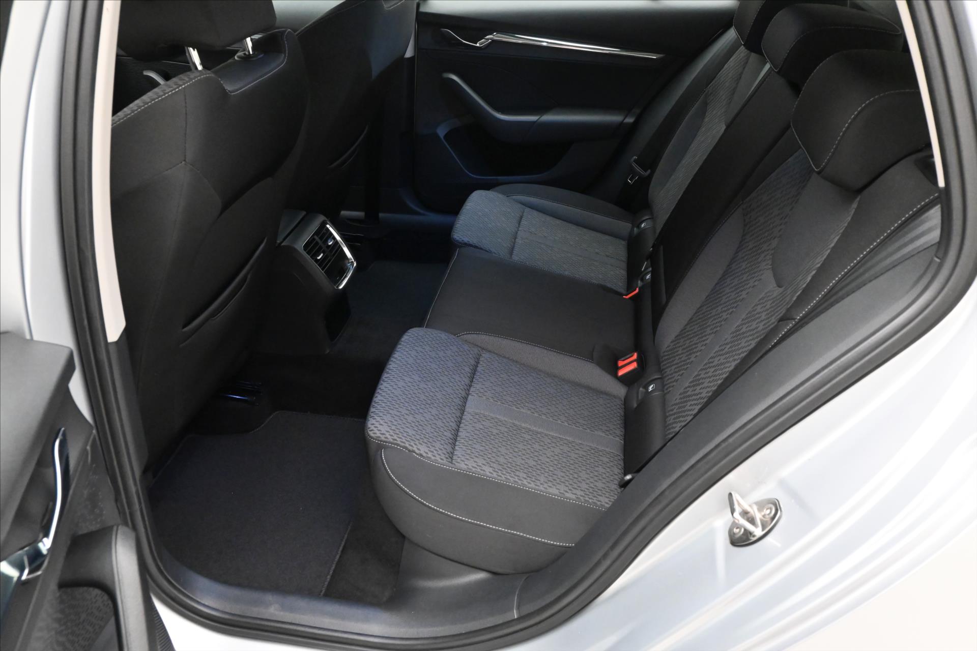 Hlavní fotografie vozu Škoda Octavia 2,0 TDI 110 kW DSG STYLE Záruka až 5 let (14)