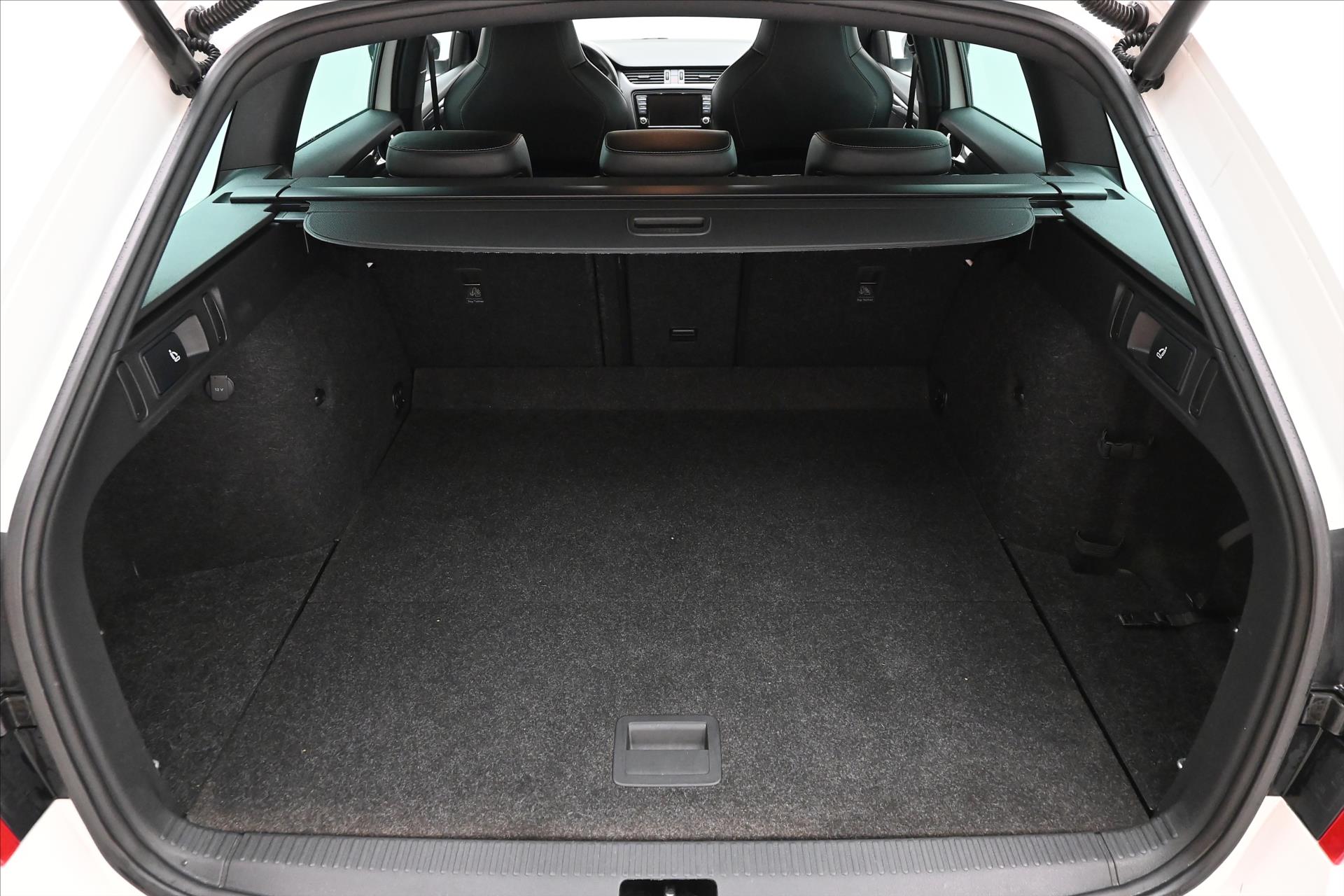 Hlavní fotografie vozu Škoda Octavia 2,0 TDI 135kW RS Záruka až 5 let (11)