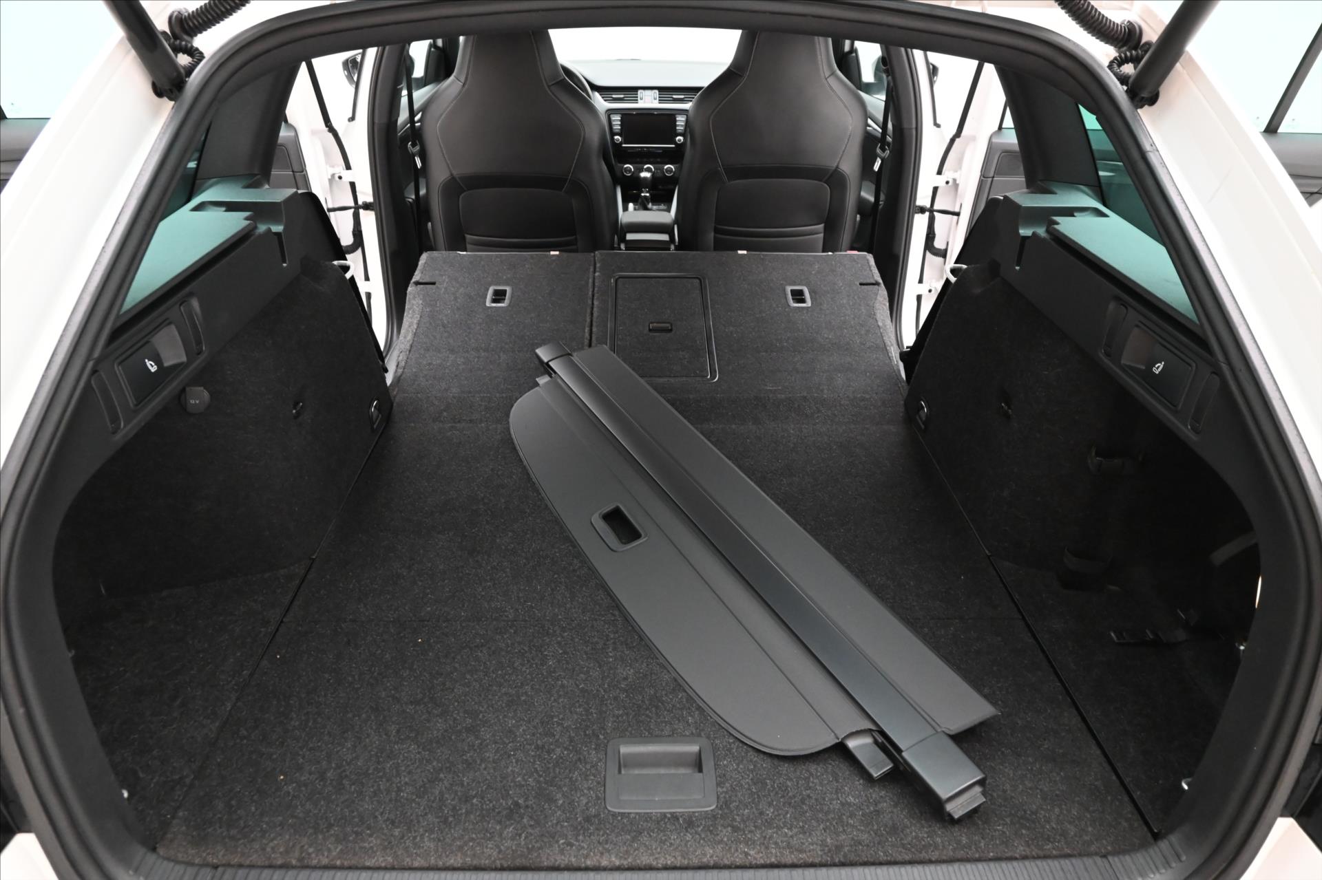 Hlavní fotografie vozu Škoda Octavia 2,0 TDI 135kW RS Záruka až 5 let (12)