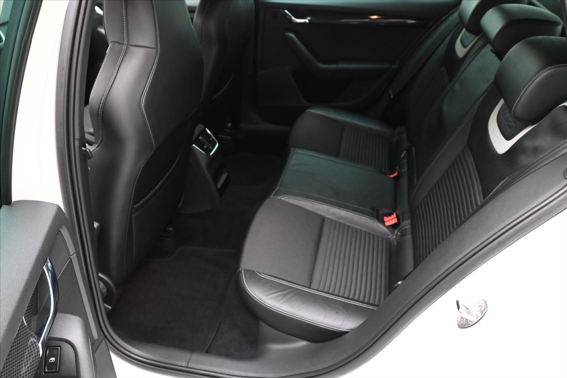 Hlavní fotografie vozu Škoda Octavia 2,0 TDI 135kW RS Záruka až 5 let (15)