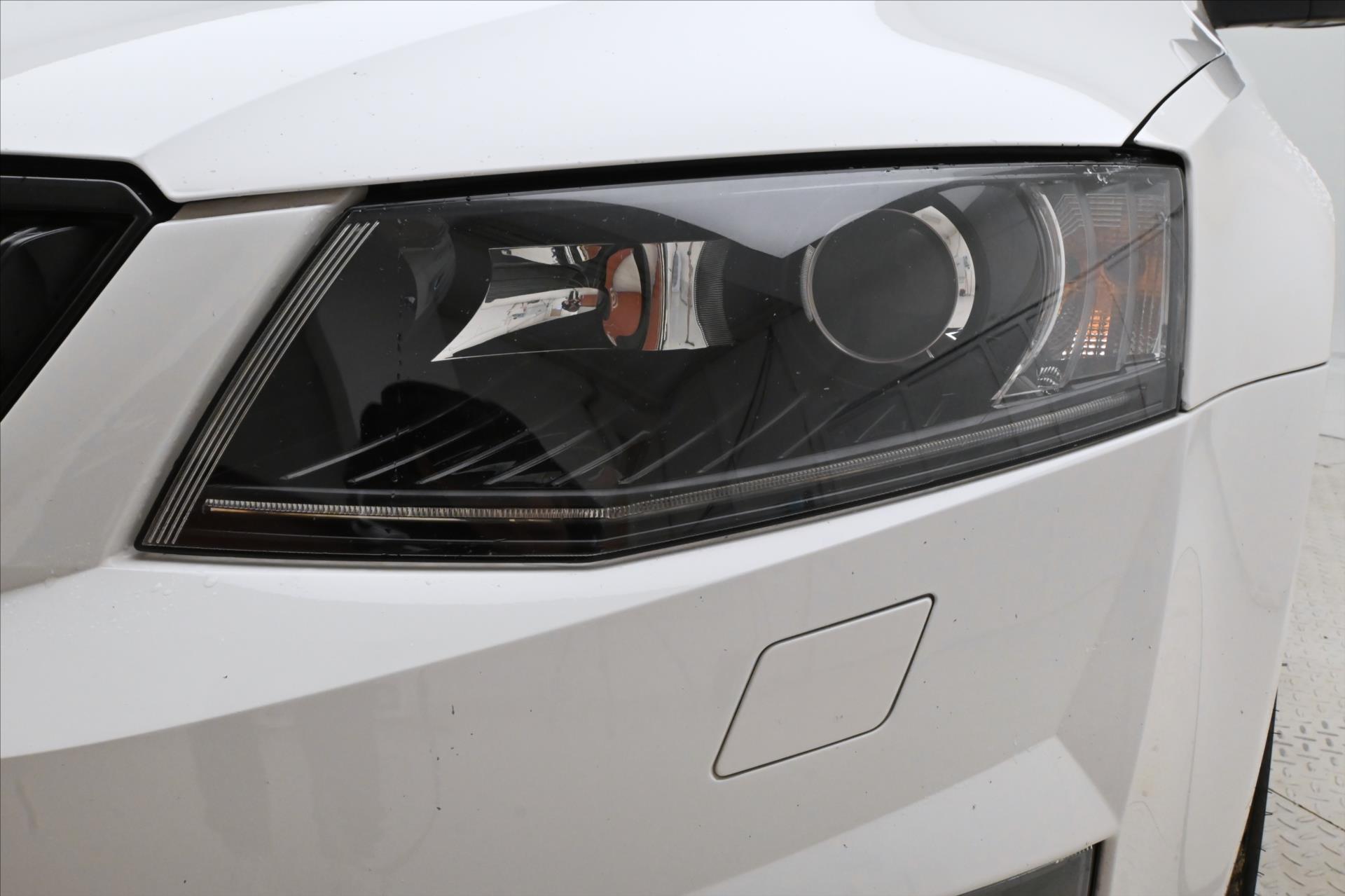 Hlavní fotografie vozu Škoda Octavia 2,0 TDI 135kW RS Záruka až 5 let (29)