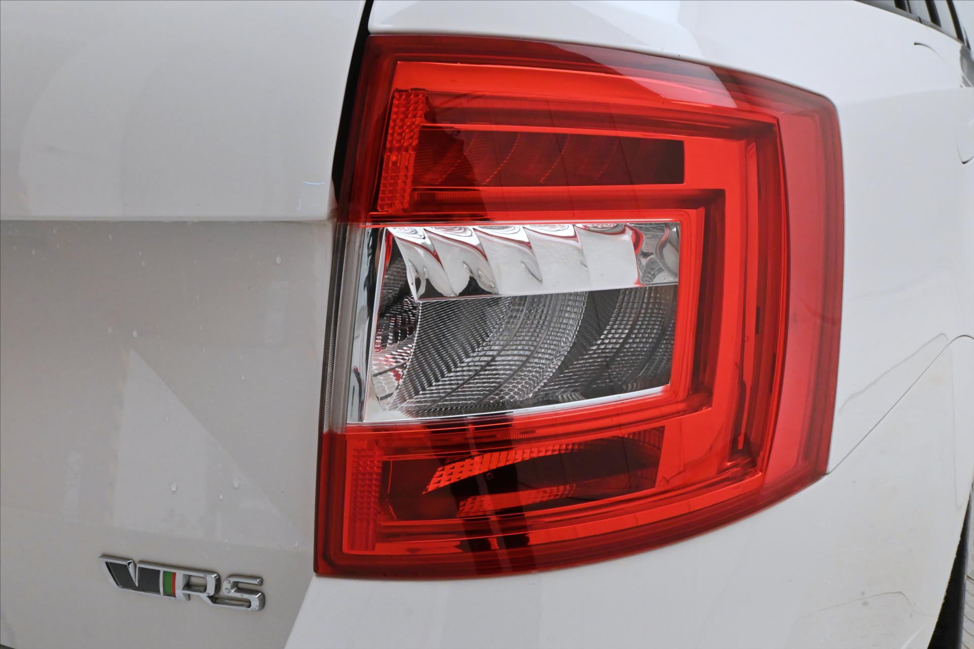 Hlavní fotografie vozu Škoda Octavia 2,0 TDI 135kW RS Záruka až 5 let (30)