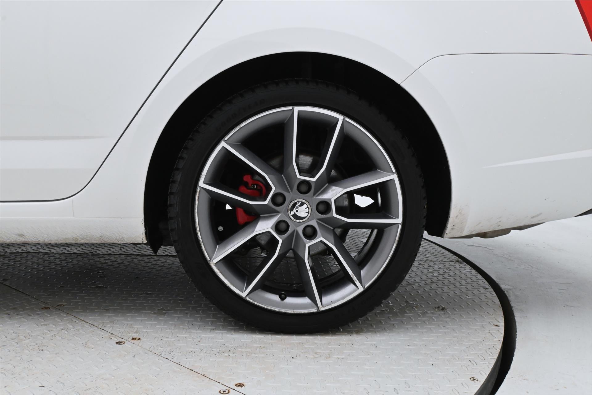 Hlavní fotografie vozu Škoda Octavia 2,0 TDI 135kW RS Záruka až 5 let (31)