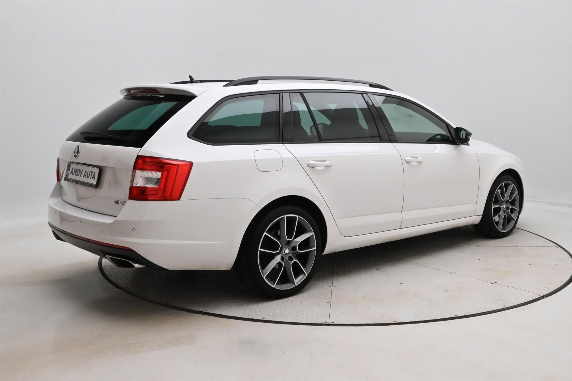 Hlavní fotografie vozu Škoda Octavia 2,0 TDI 135kW RS Záruka až 5 let (6)