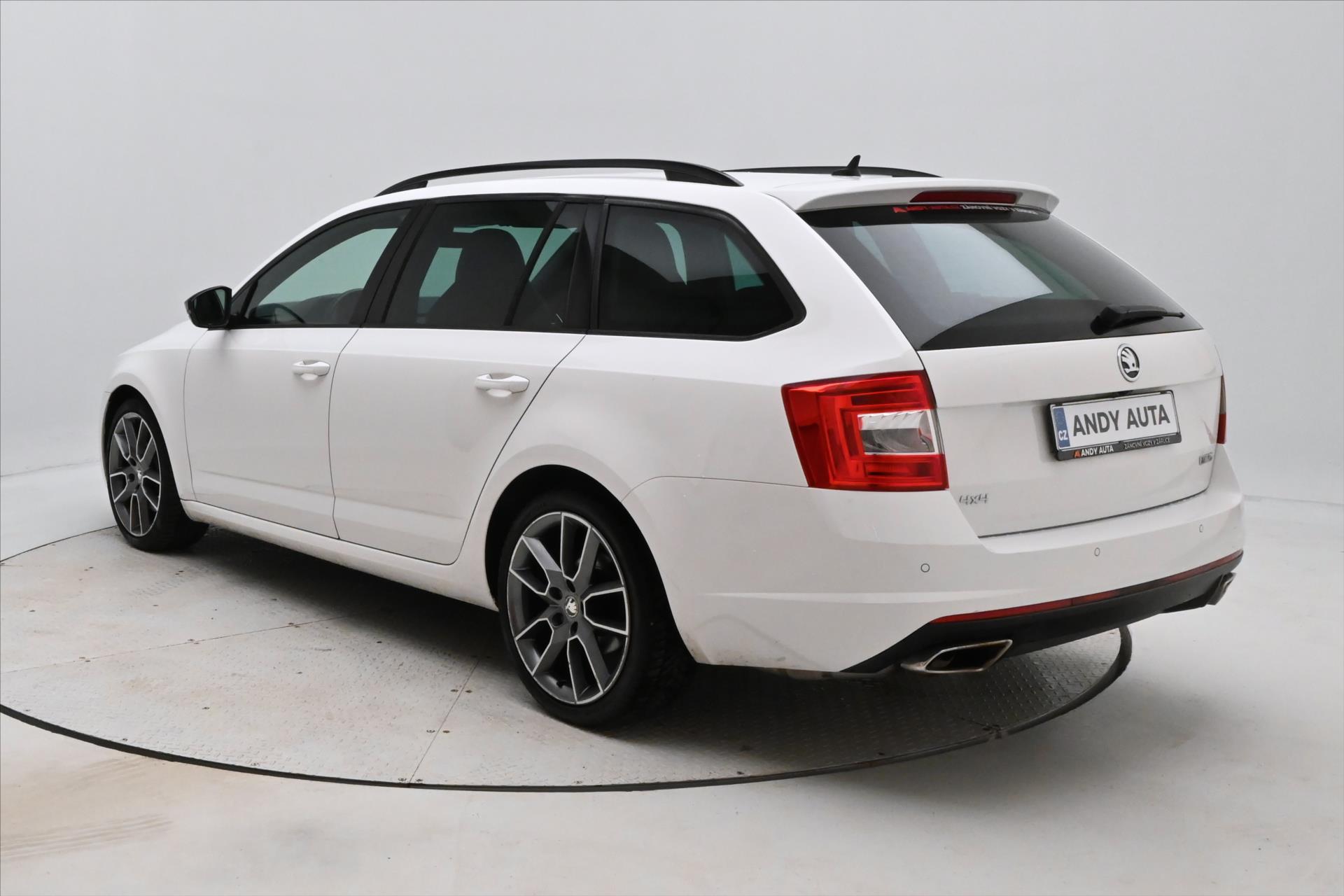 Hlavní fotografie vozu Škoda Octavia 2,0 TDI 135kW RS Záruka až 5 let (8)