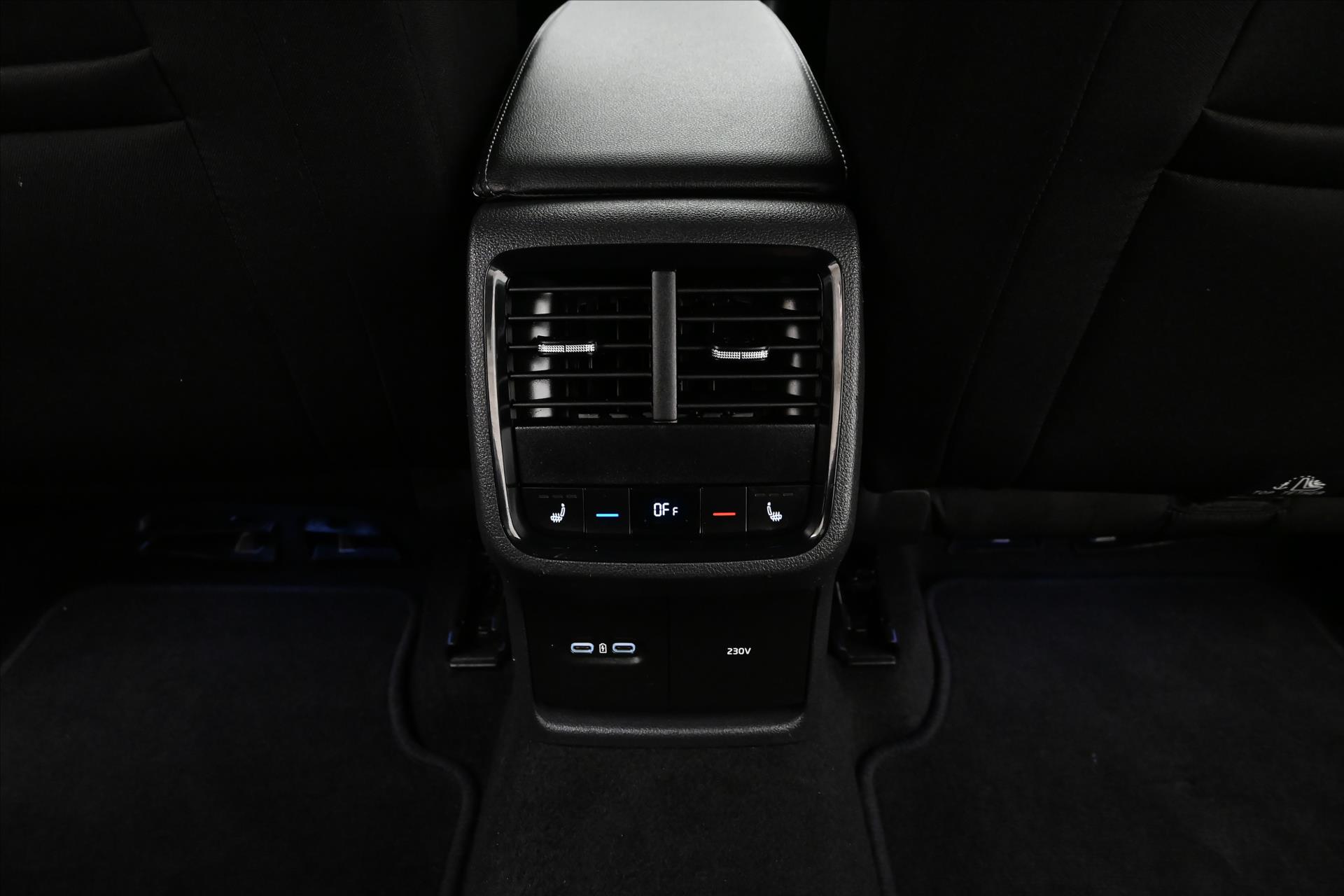 Hlavní fotografie vozu Škoda Octavia 2,0 TDI 110kW SportLINE Záruka až 5 let (23)