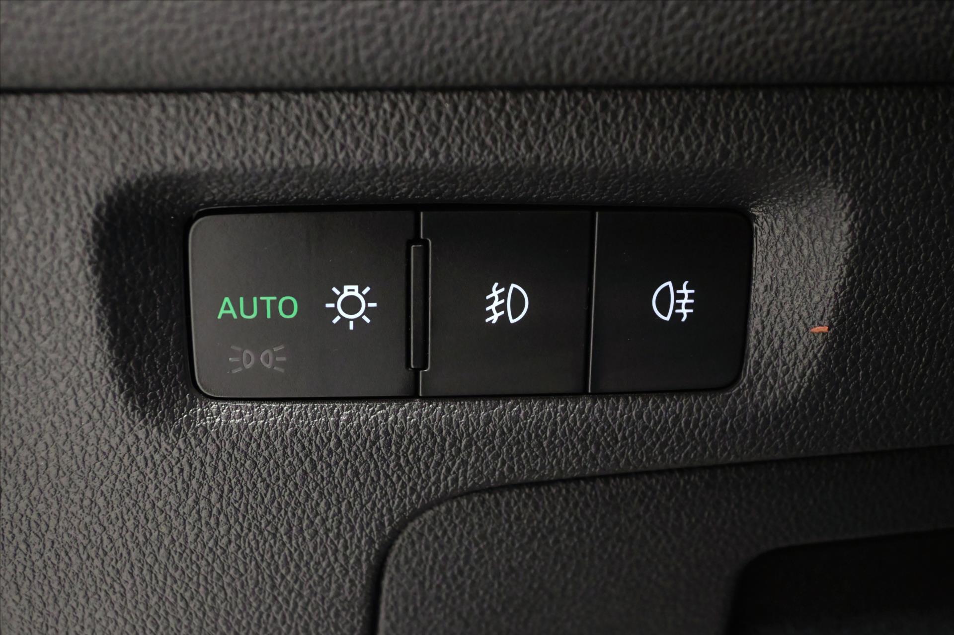 Hlavní fotografie vozu Škoda Octavia 2,0 TDI 110kW SportLINE Záruka až 5 let (28)