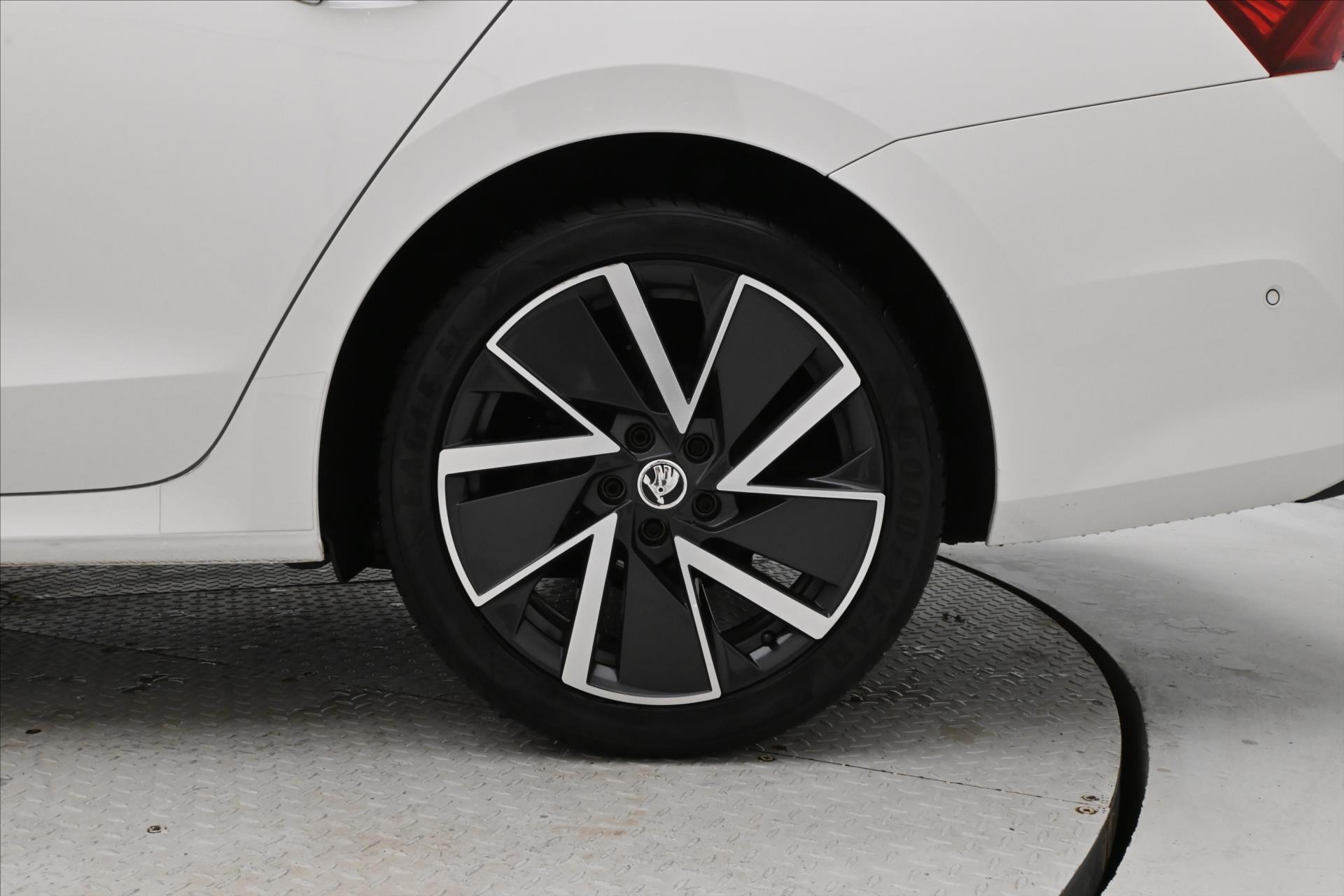 Hlavní fotografie vozu Škoda Octavia 2,0 TDI 110kW SportLINE Záruka až 5 let (32)