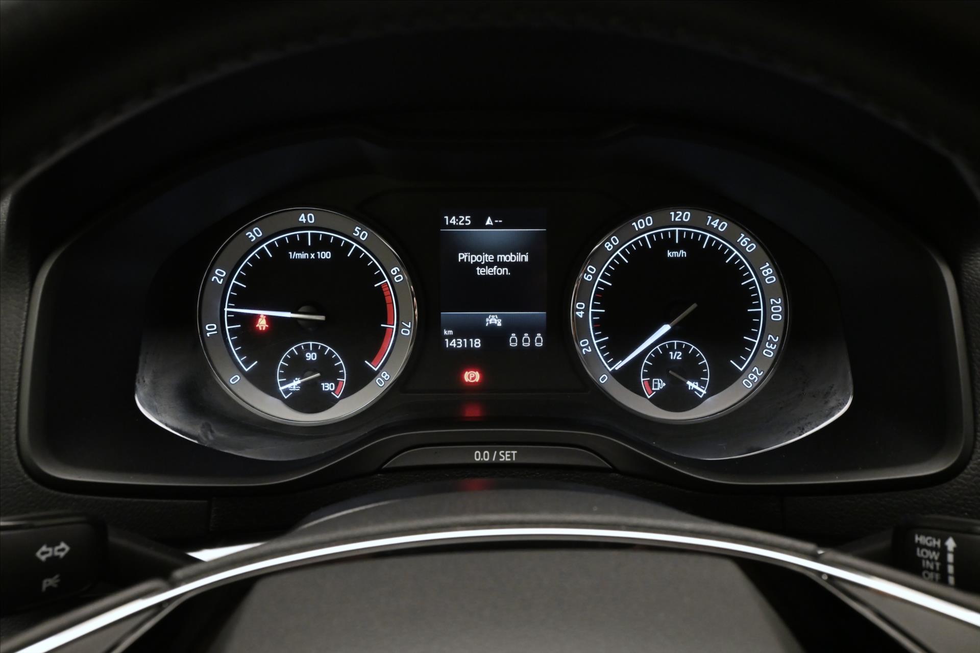 Hlavní fotografie vozu Škoda Karoq 1,5 TSI 110 kW STYLE Tažné Záruka až 5 let (16)