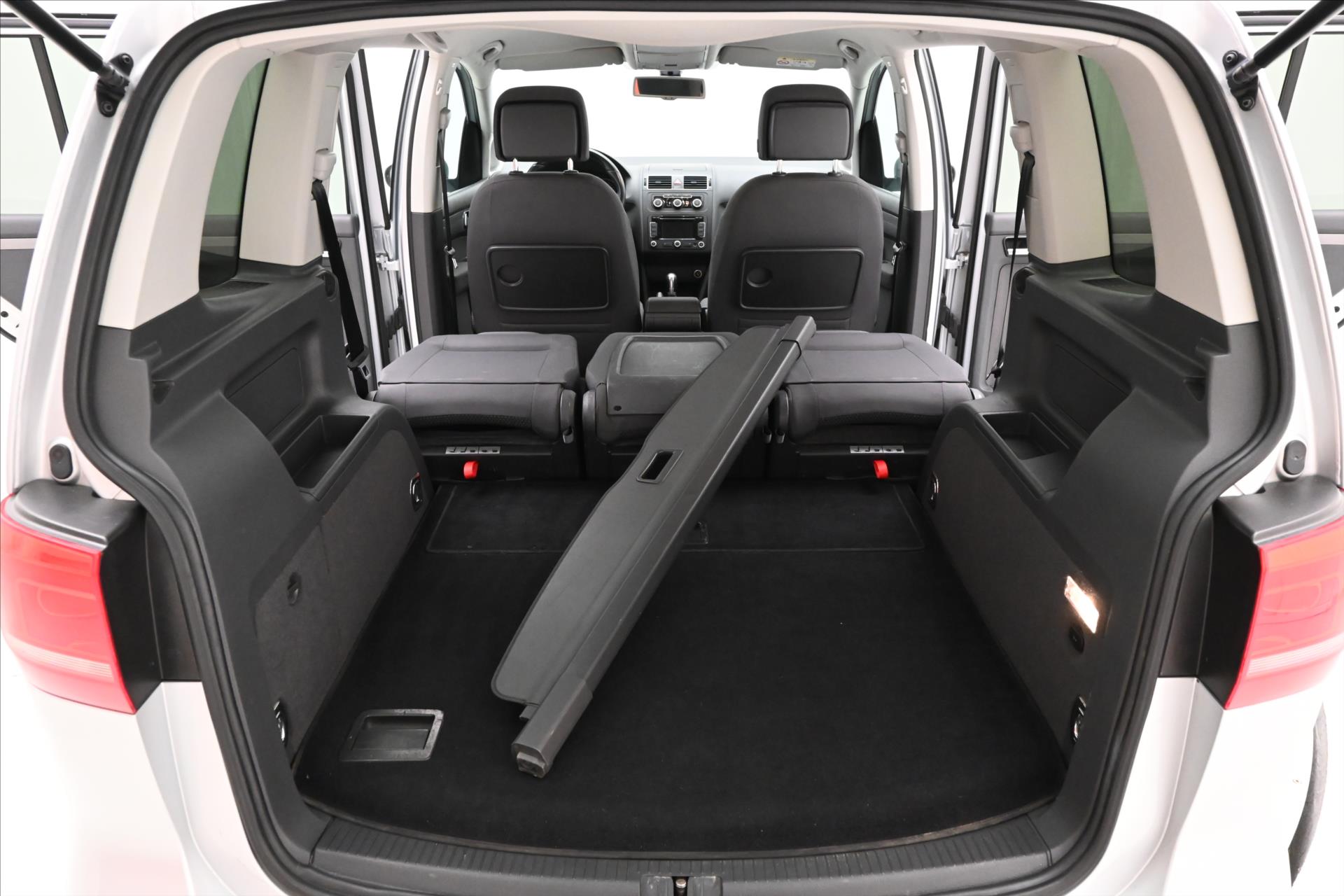 Hlavní fotografie vozu Volkswagen Touran 2,0 TDI 103 kW DSG Comfortline Záruka (12)