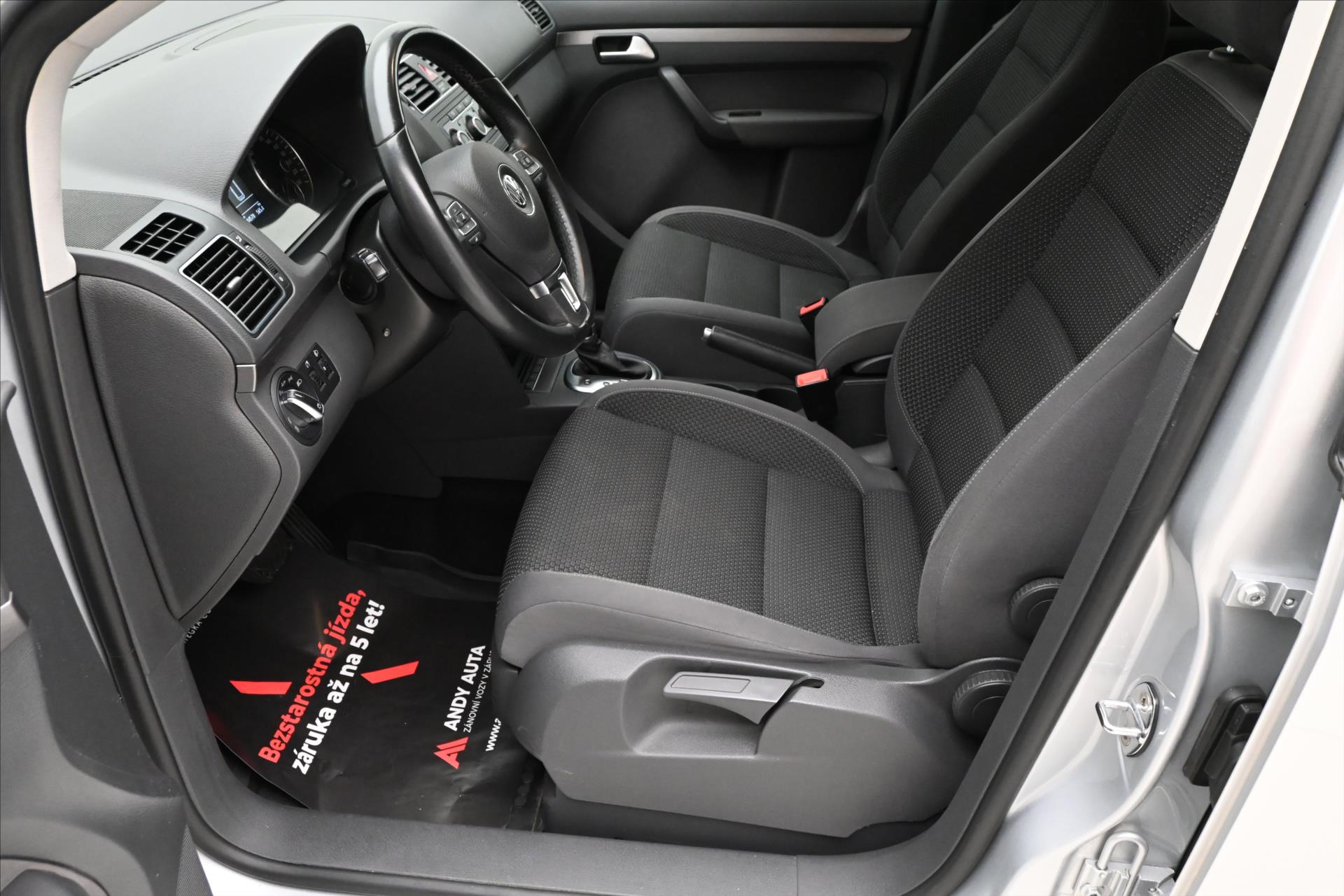 Hlavní fotografie vozu Volkswagen Touran 2,0 TDI 103 kW DSG Comfortline Záruka (14)