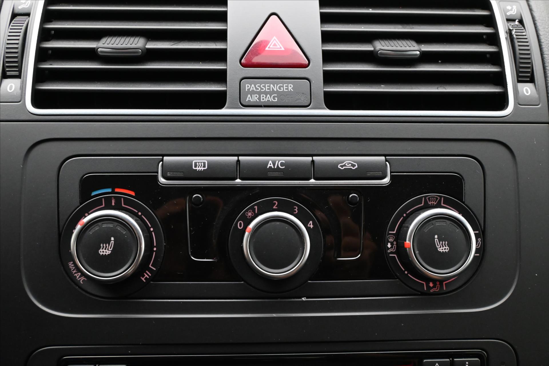 Hlavní fotografie vozu Volkswagen Touran 2,0 TDI 103 kW DSG Comfortline Záruka (22)