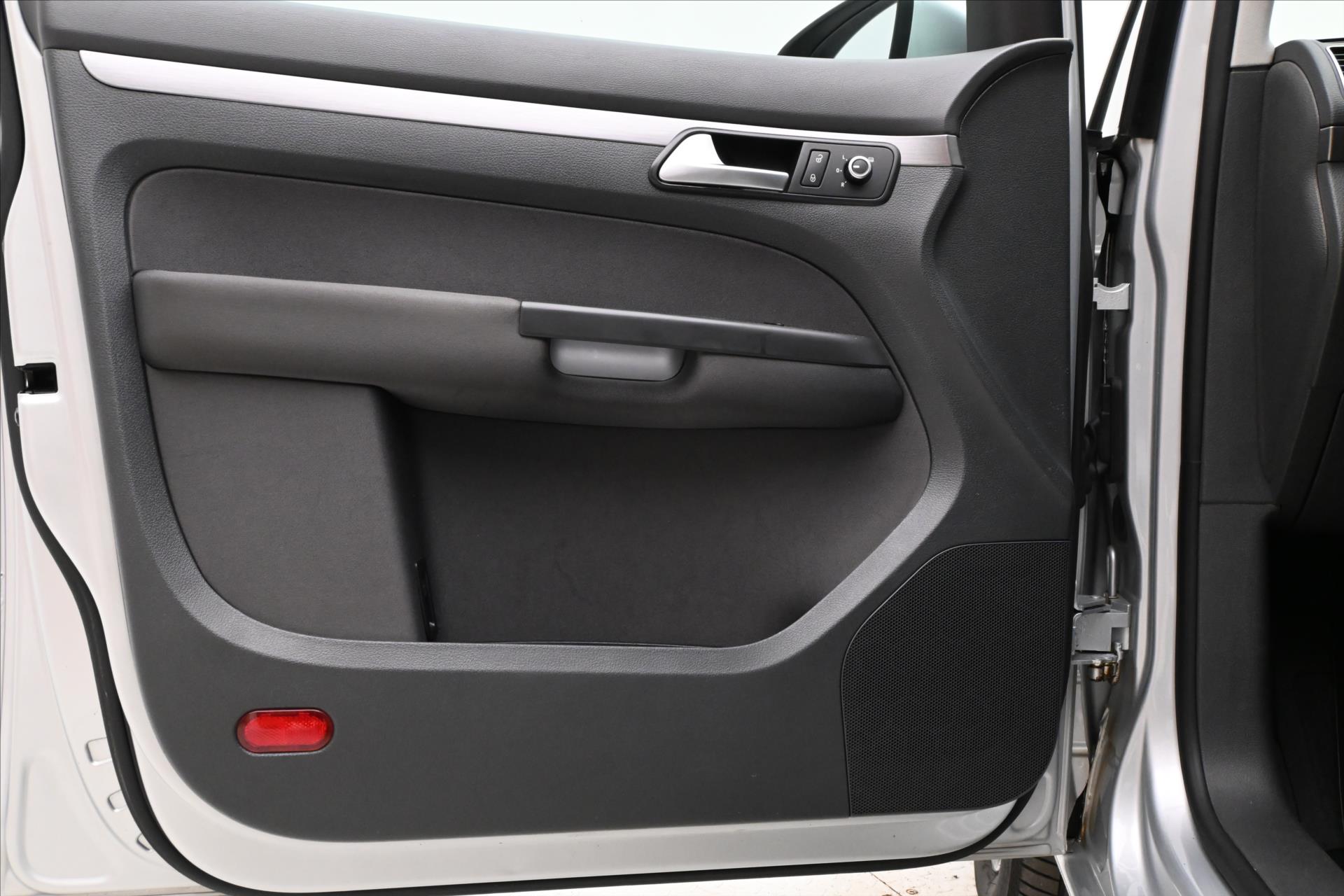 Hlavní fotografie vozu Volkswagen Touran 2,0 TDI 103 kW DSG Comfortline Záruka (25)