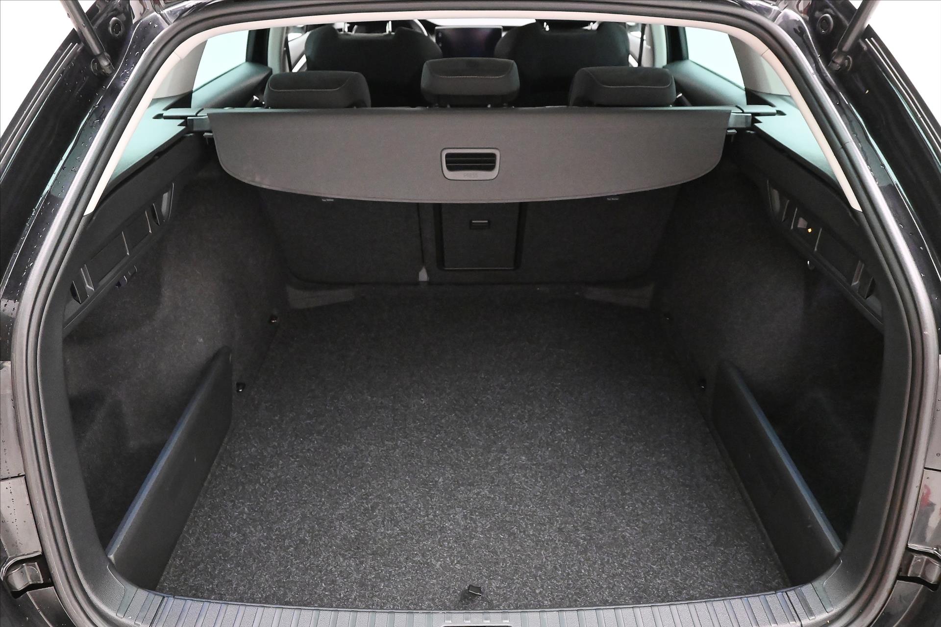 Hlavní fotografie vozu Škoda Octavia 2,0 TDI 110 kW DSG TAŽNÉ Záruka až 5 let (10)