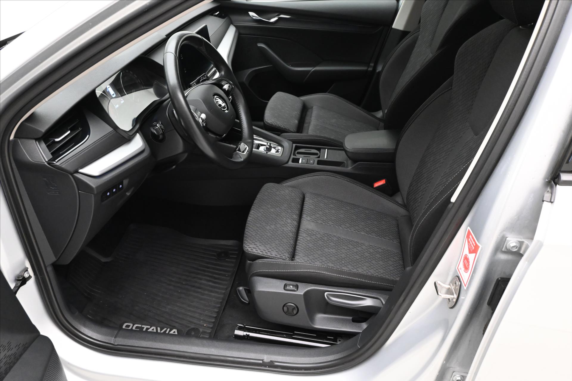 Hlavní fotografie vozu Škoda Octavia 2,0 TDI 110 kW DSG Clever Záruka až 5 let (14)