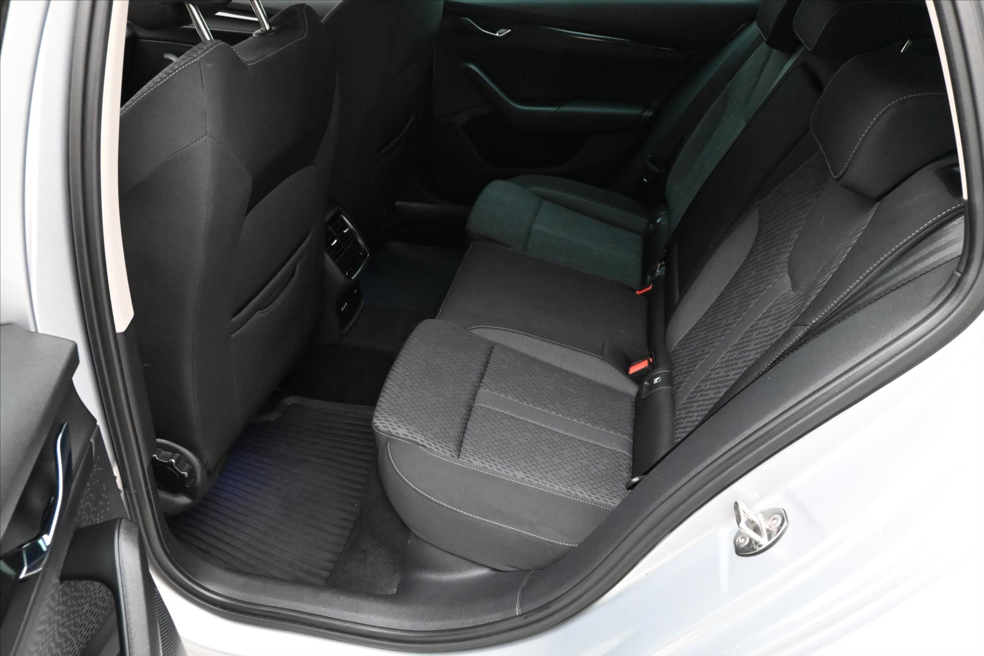 Hlavní fotografie vozu Škoda Octavia 2,0 TDI 110 kW DSG Clever Záruka až 5 let (15)