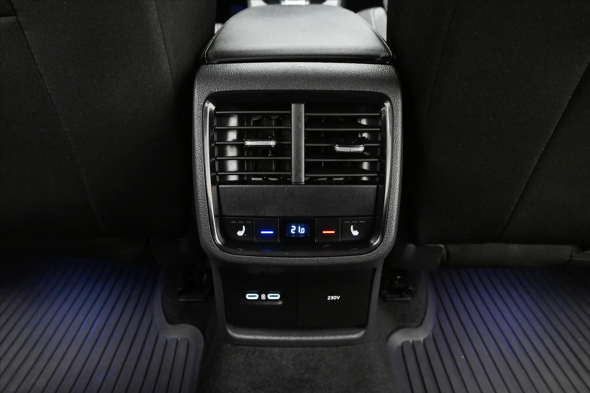 Hlavní fotografie vozu Škoda Octavia 2,0 TDI 110 kW DSG Clever Záruka až 5 let (22)