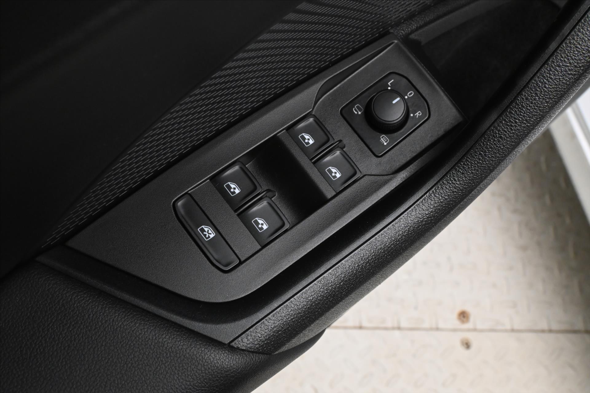 Hlavní fotografie vozu Škoda Octavia 2,0 TDI 110 kW DSG Clever Záruka až 5 let (26)