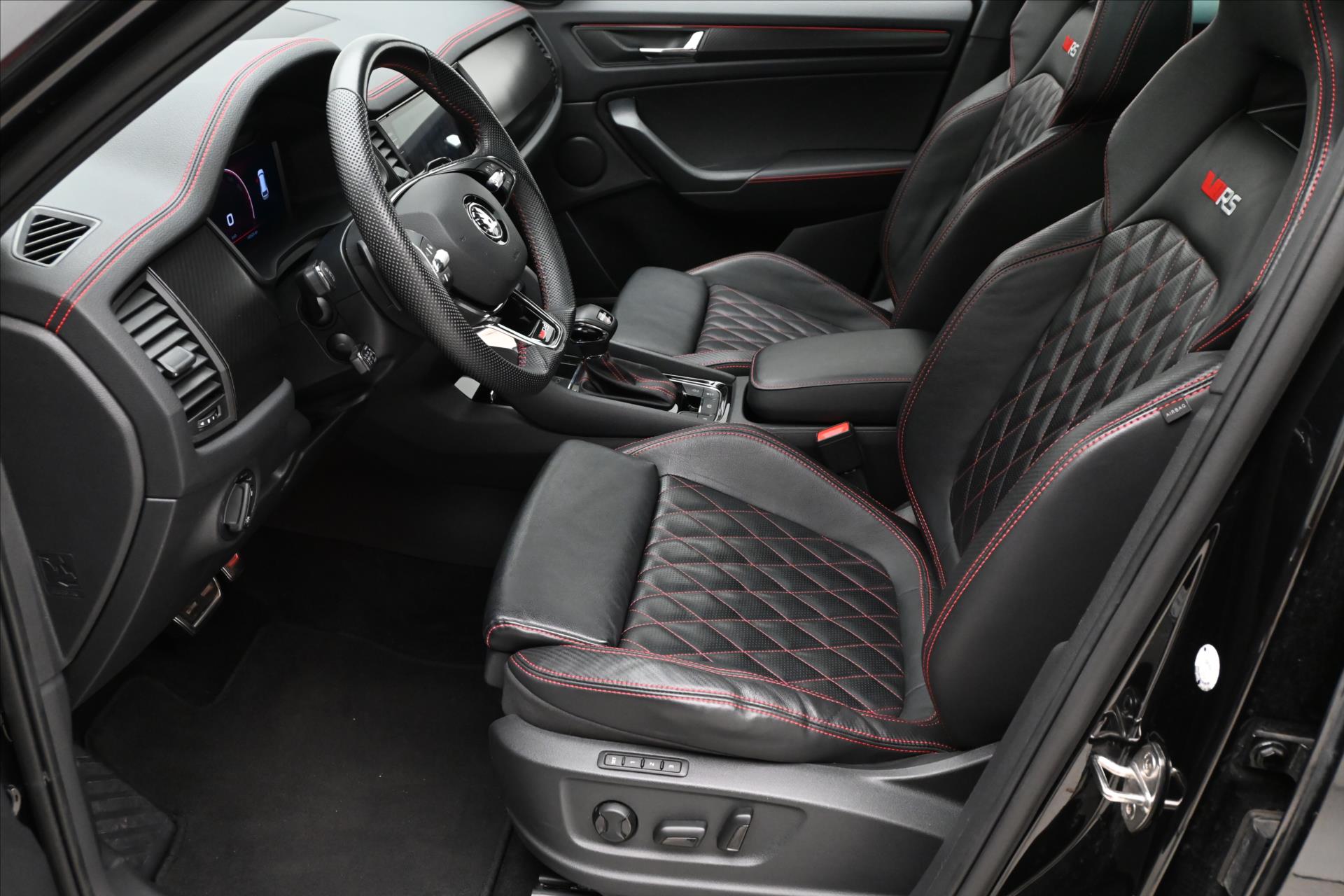 Hlavní fotografie vozu Škoda Kodiaq 2,0 TSI 180kW RS DSG 4x4 Záruka až 5 let (11)