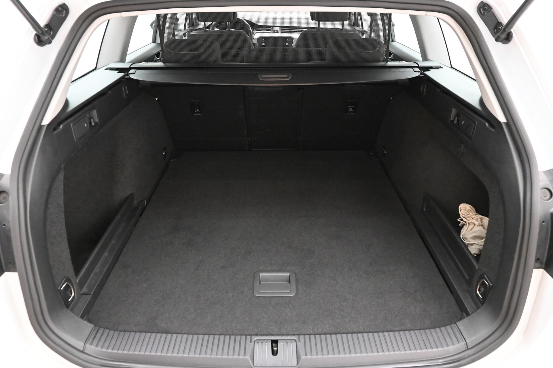 Hlavní fotografie vozu Volkswagen Passat 2,0 TDI 110 kW DSG Business Záruka až 5 let (10)