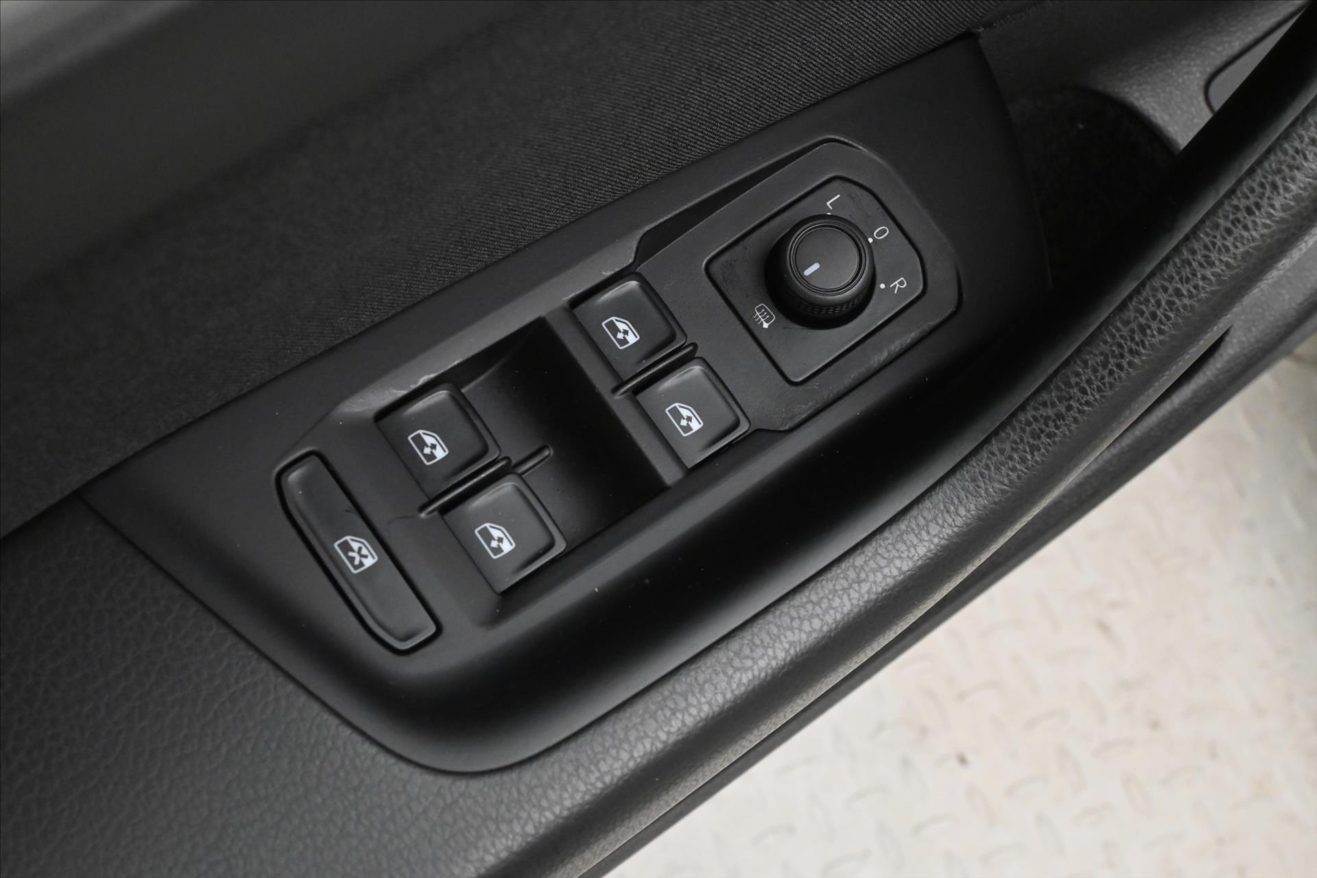 Hlavní fotografie vozu Volkswagen Passat 2,0 TDI 110 kW DSG Business Záruka až 5 let (26)