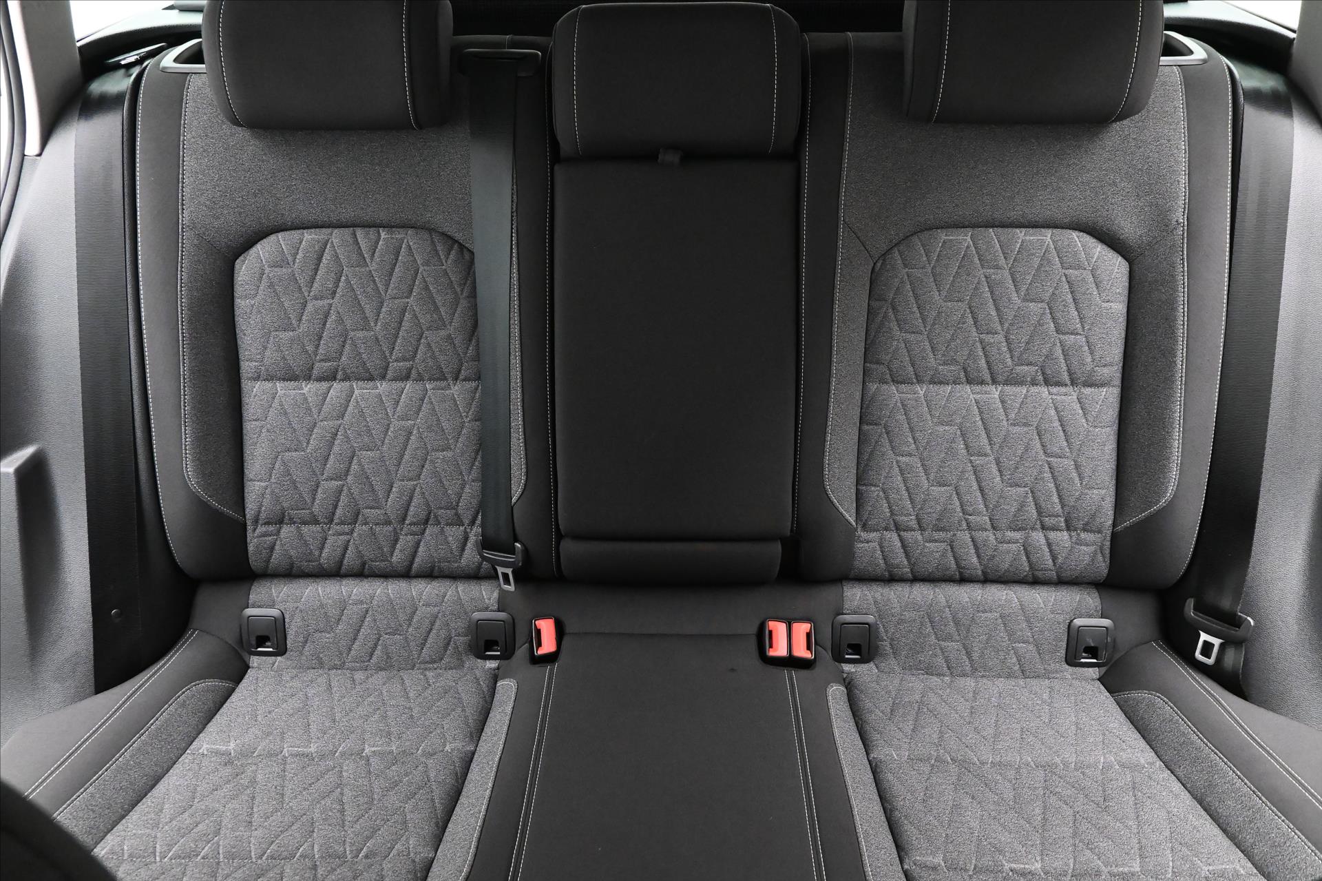 Hlavní fotografie vozu Volkswagen Passat 2,0 TDI 110 kW DSG Business Záruka až 5 let (28)
